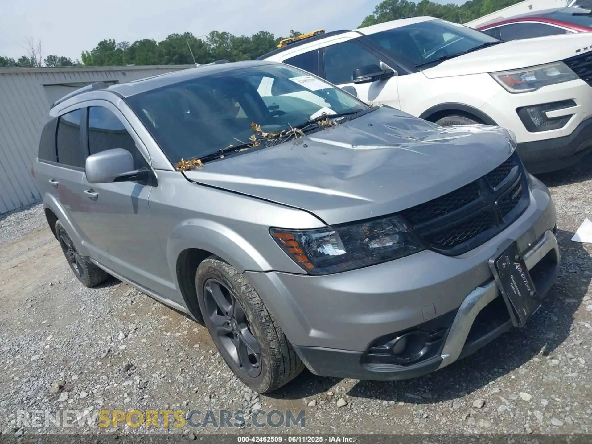 1 Photograph of a damaged car 3C4PDCGB6LT220276 DODGE JOURNEY 2020