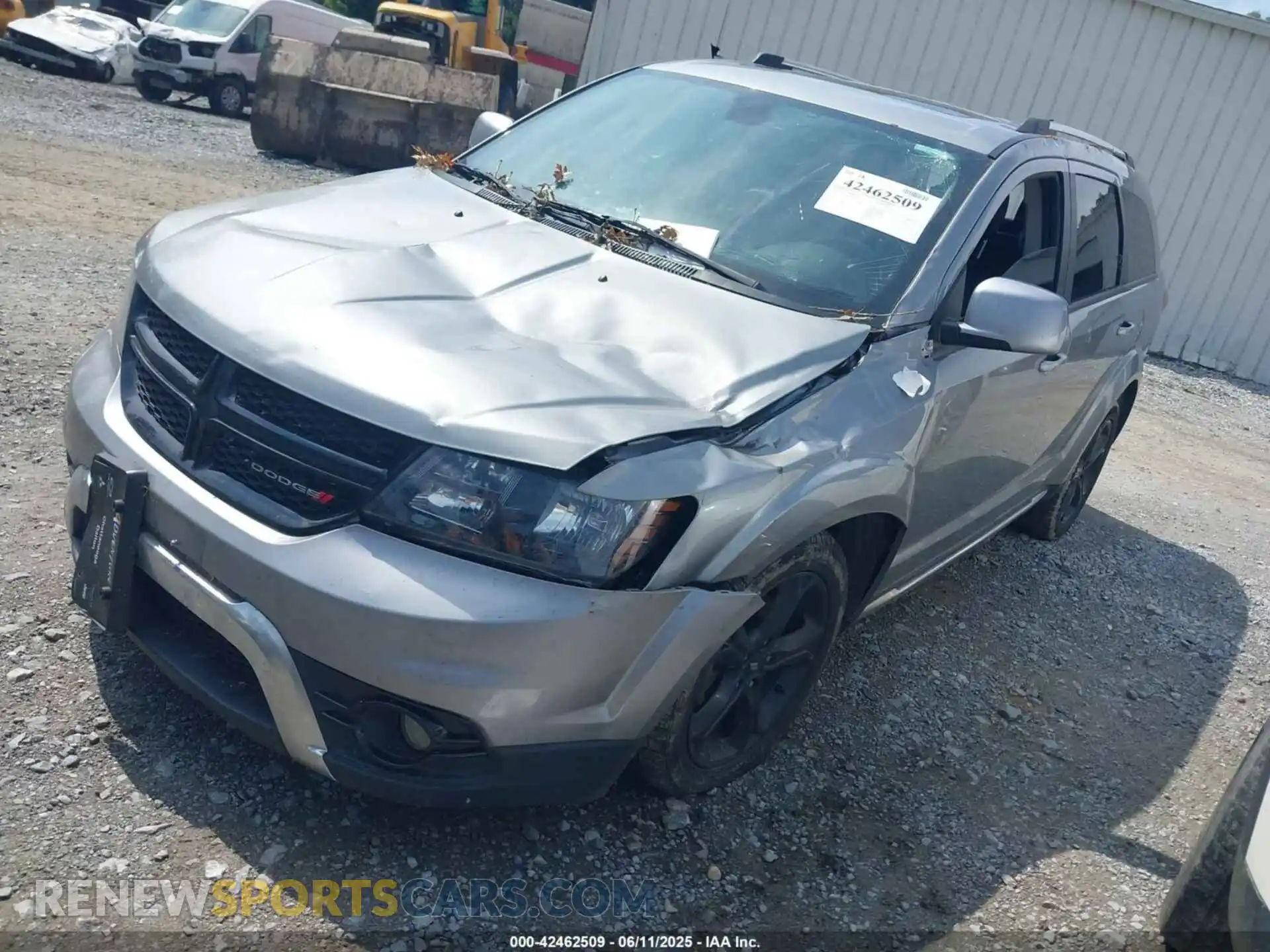 2 Photograph of a damaged car 3C4PDCGB6LT220276 DODGE JOURNEY 2020