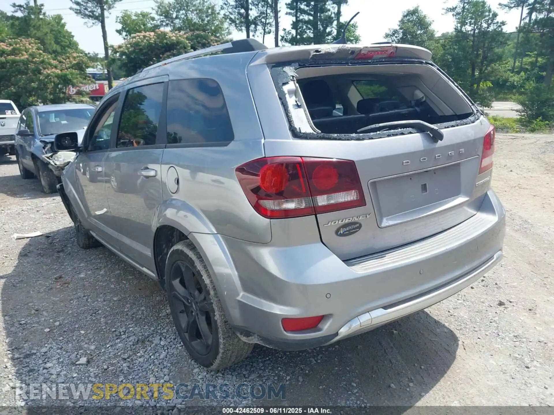 3 Photograph of a damaged car 3C4PDCGB6LT220276 DODGE JOURNEY 2020