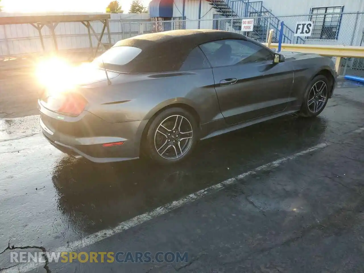 3 Photograph of a damaged car 1FATP8UH0K5179675 FORD ALL Models 2019