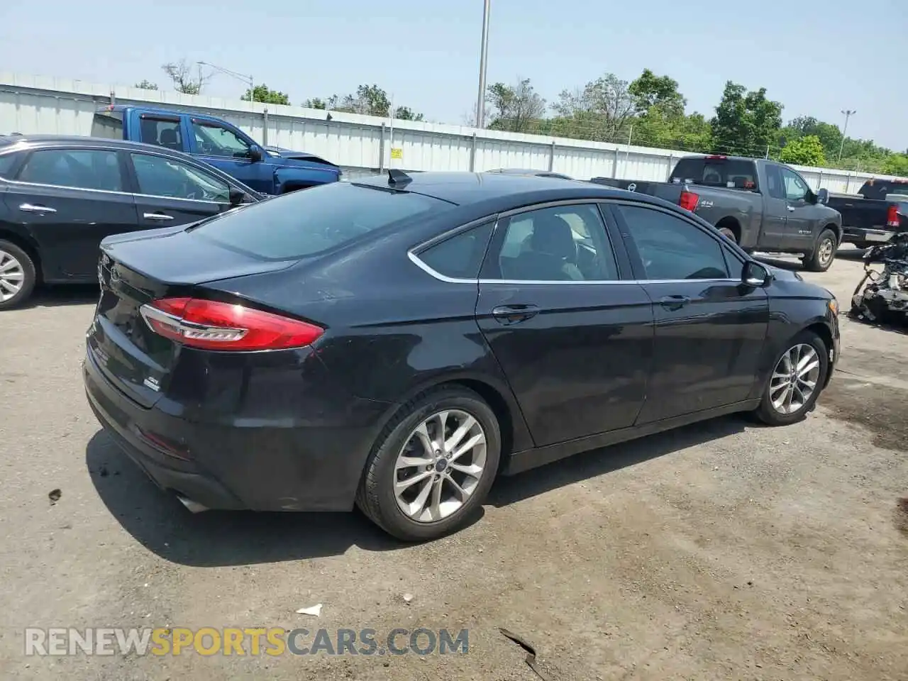 3 Фотография поврежденного автомобиля 3FA6P0HD5KR203648 FORD ALL Models 2019