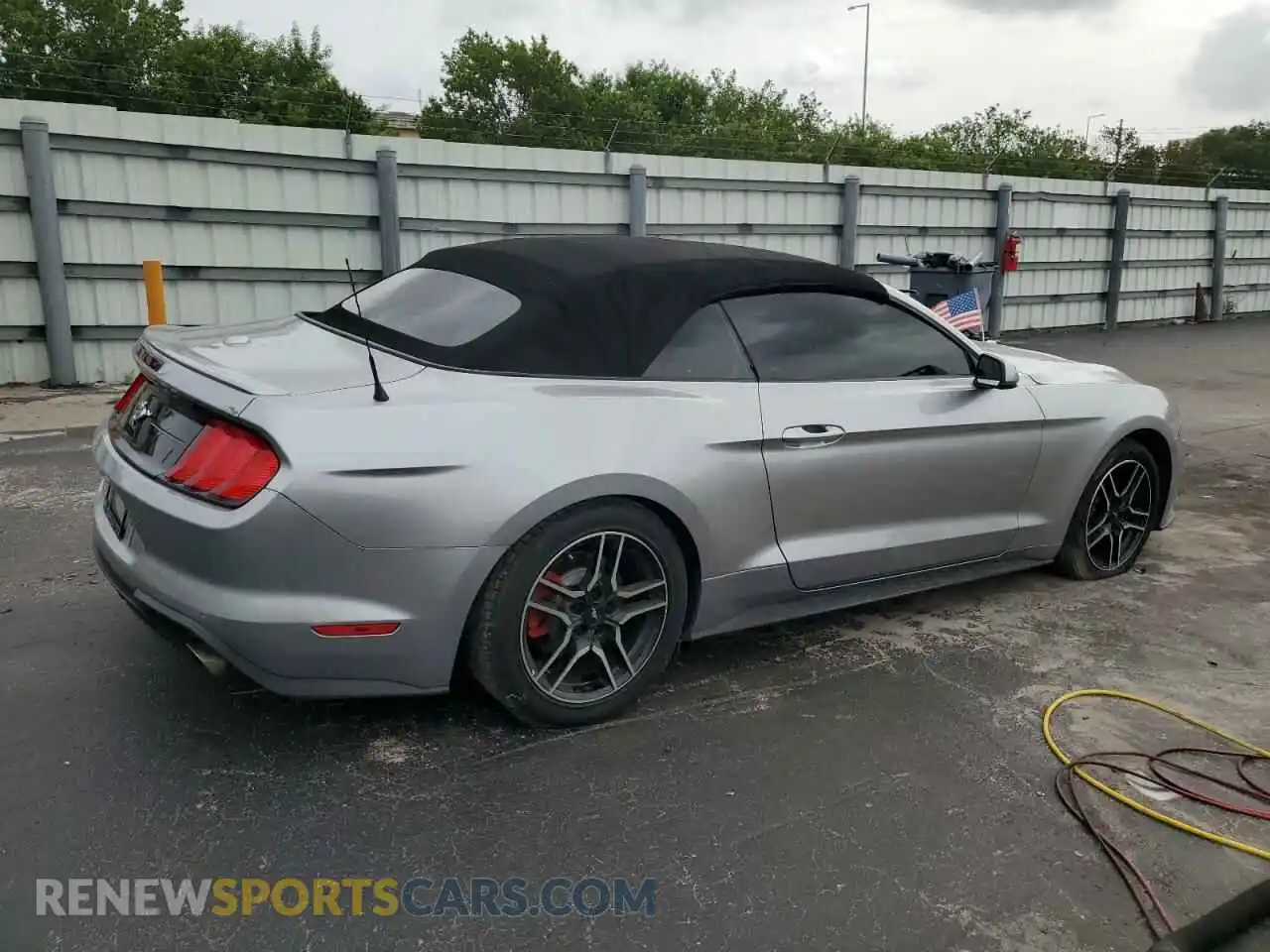 3 Photograph of a damaged car 1FATP8UH5L5186493 FORD ALL Models 2020