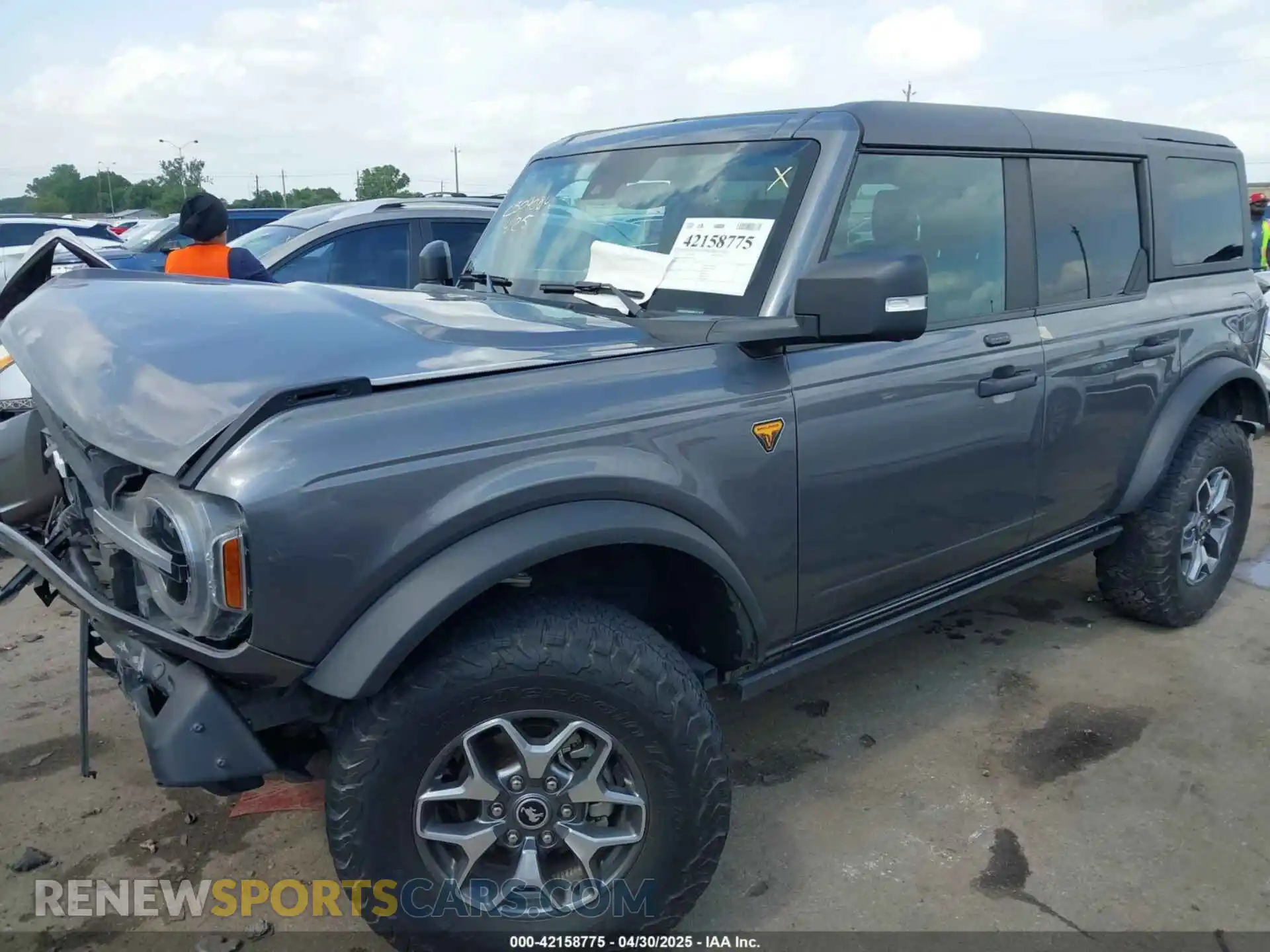 2 Photograph of a damaged car 1FMEE5DP3MLB06714 FORD BRONCO 2021