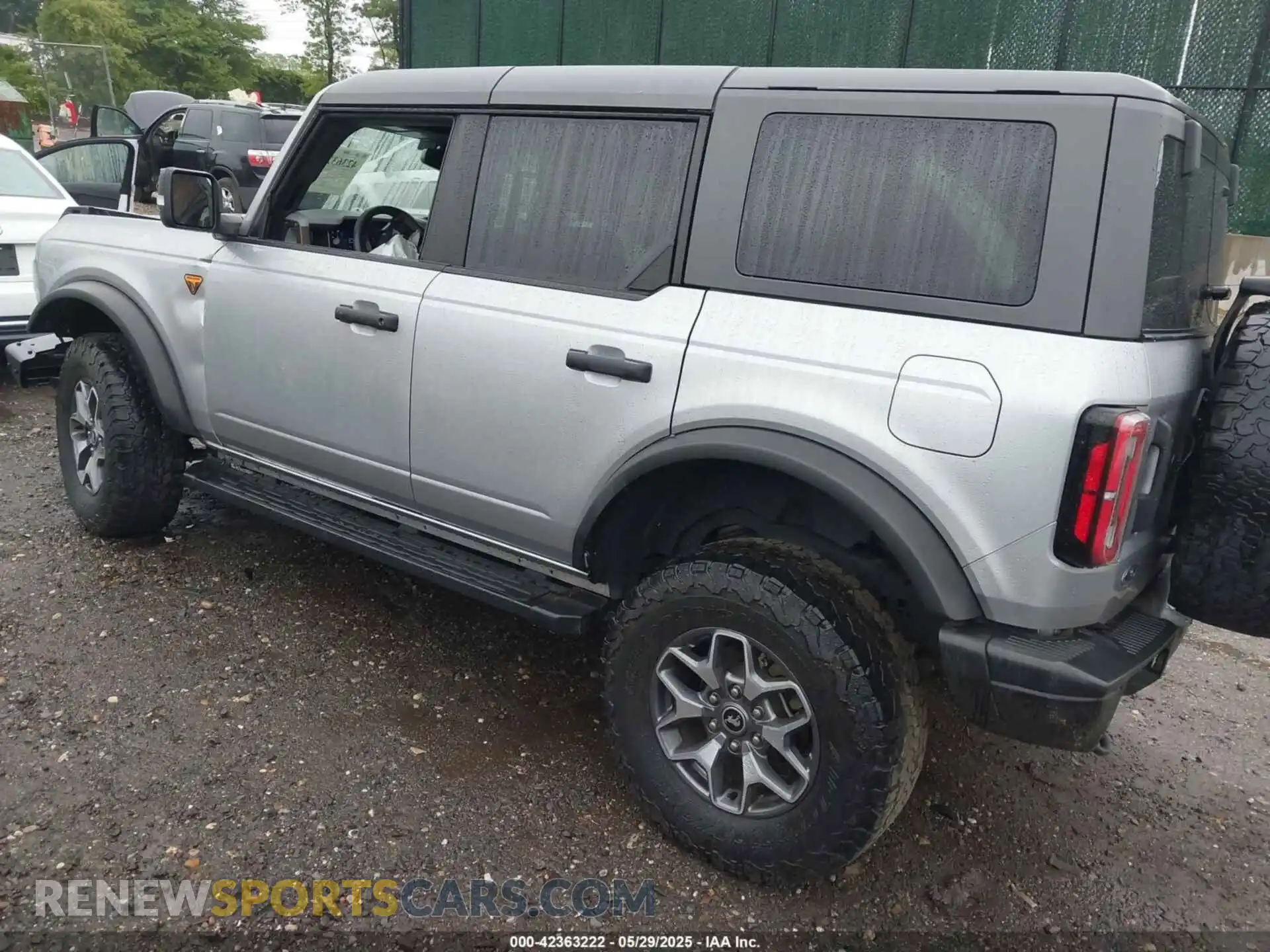 3 Photograph of a damaged car 1FMEE5DP7MLA78805 FORD BRONCO 2021