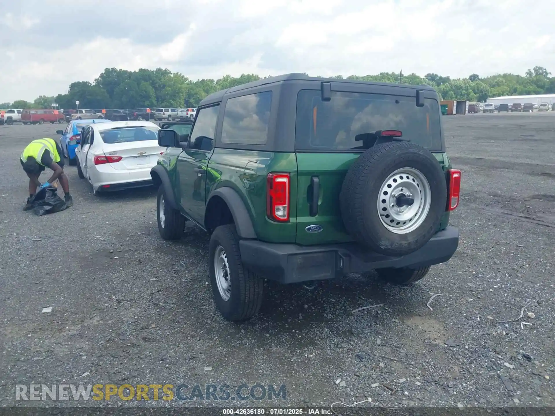 3 Photograph of a damaged car 1FMDE5AP3NLB62959 FORD BRONCO 2022
