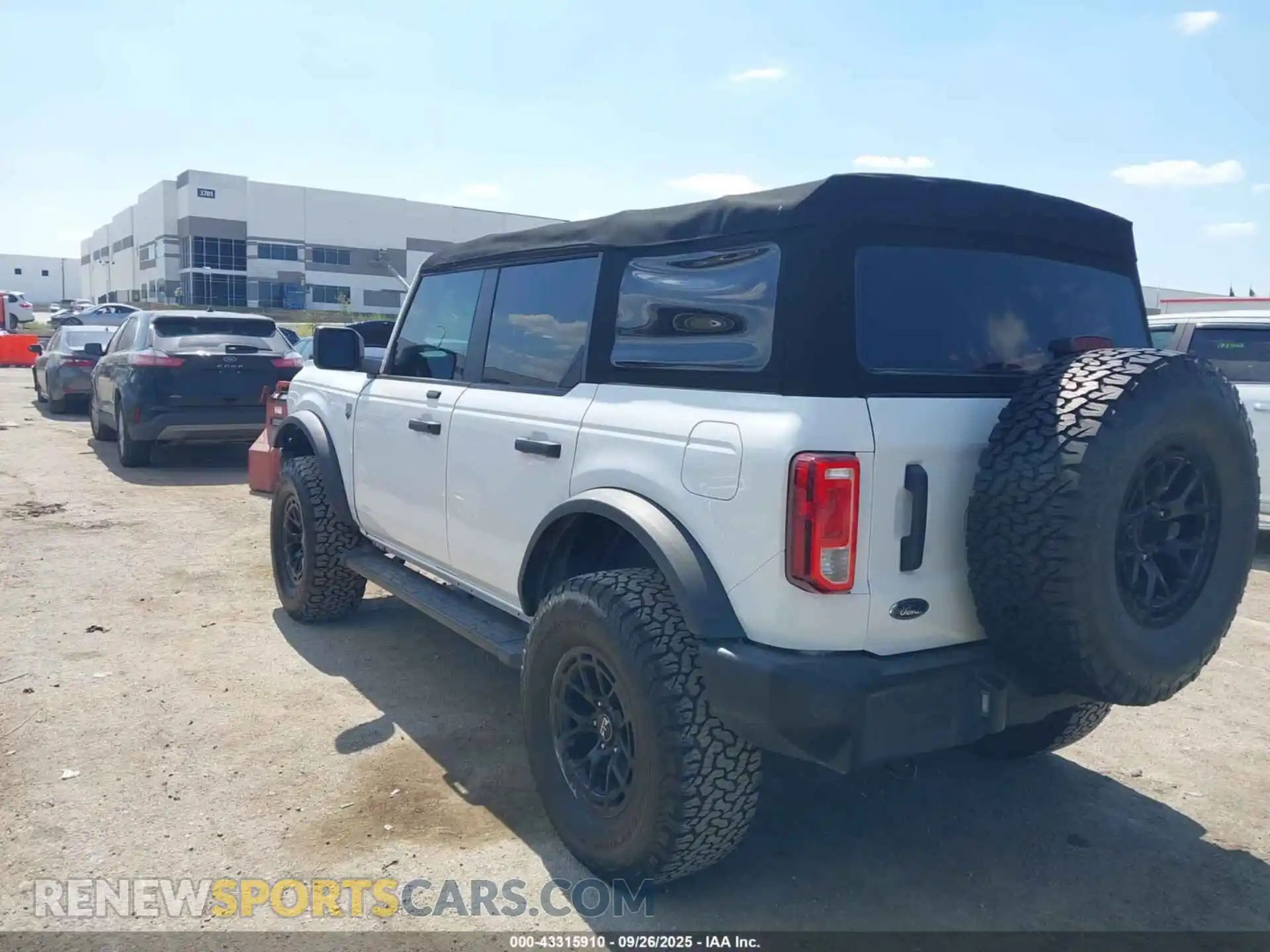 3 Photograph of a damaged car 1FMDE5BH1NLB12357 FORD BRONCO 2022