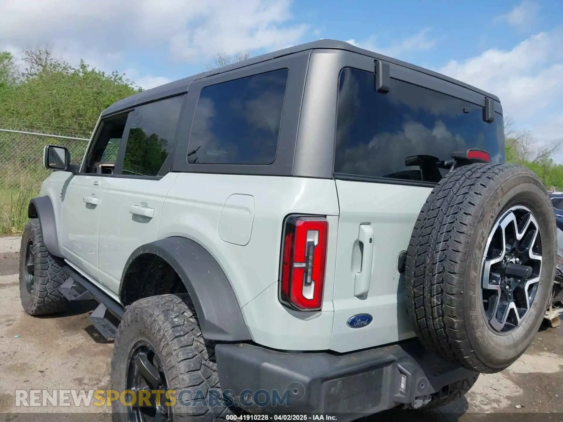 3 Photograph of a damaged car 1FMEE5BP9NLB05314 FORD BRONCO 2022