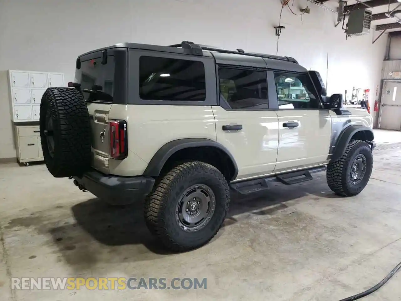 3 Photograph of a damaged car 1FMEE5DH7NLB58518 FORD BRONCO 2022