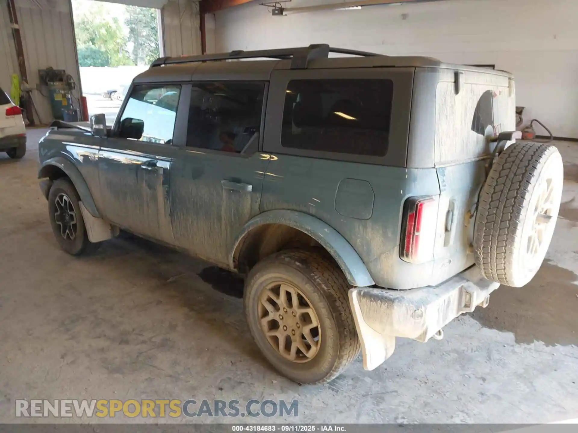3 Photograph of a damaged car 1FMEE5DP1NLB70901 FORD BRONCO 2022