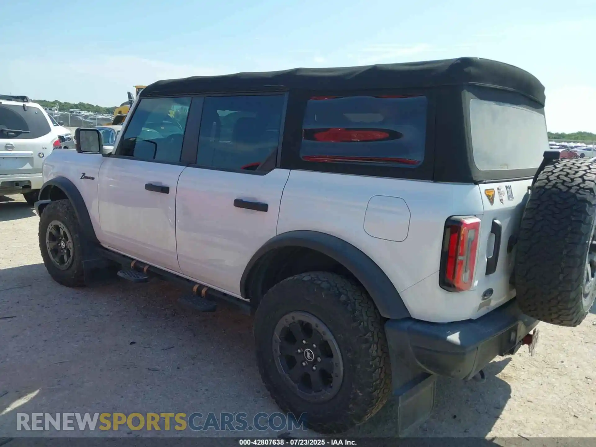 3 Photograph of a damaged car 1FMEE5DP2NLA89728 FORD BRONCO 2022