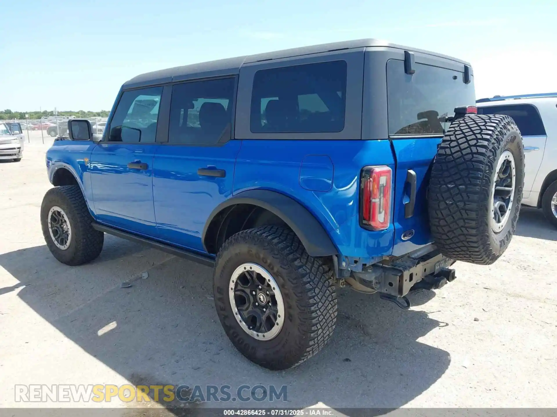 3 Photograph of a damaged car 1FMEE5DP4NLB43319 FORD BRONCO 2022