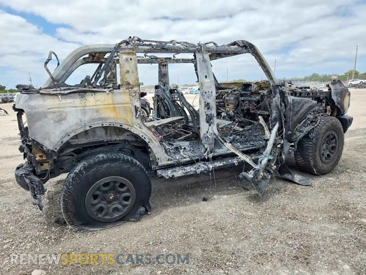 3 Фотография поврежденного автомобиля 1FMEE5DP5NLB39148 FORD BRONCO 2022