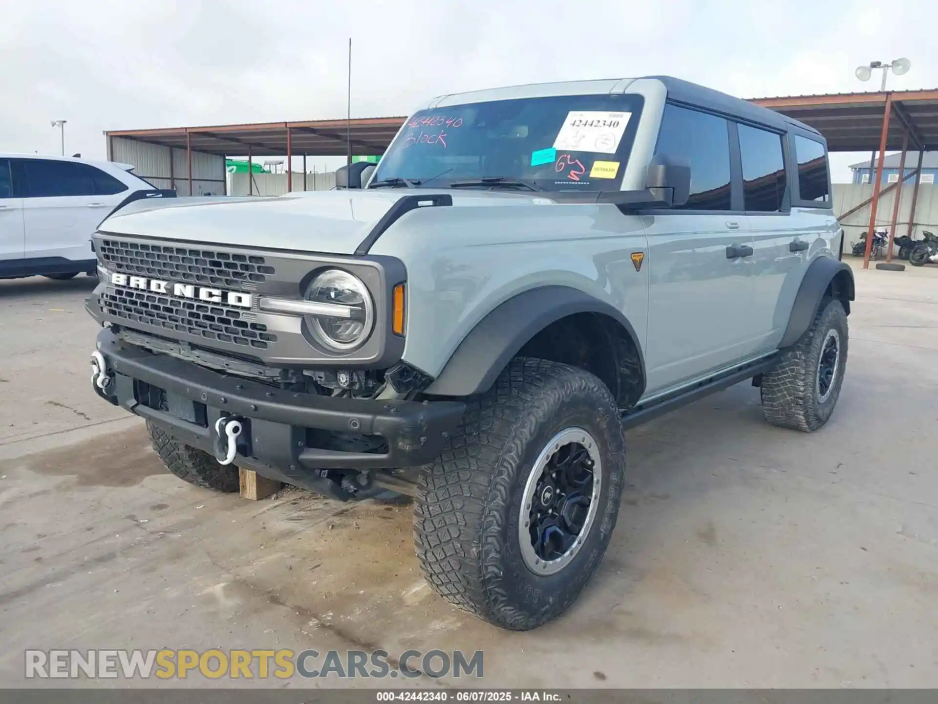 2 fotografías del automóvil dañado 1FMEE5DP6NLA74231 FORD BRONCO 2022