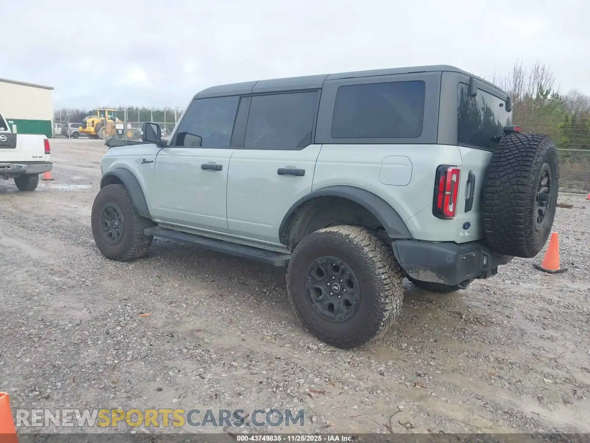 3 Photograph of a damaged car 1FMEE5DP6NLB29003 FORD BRONCO 2022