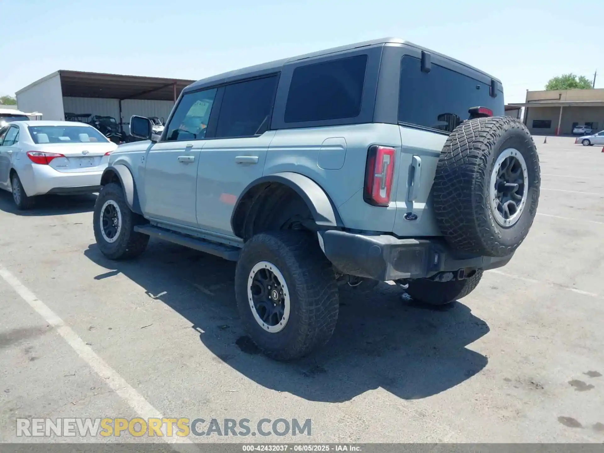 3 Photograph of a damaged car 1FMEE5DP6NLB34962 FORD BRONCO 2022