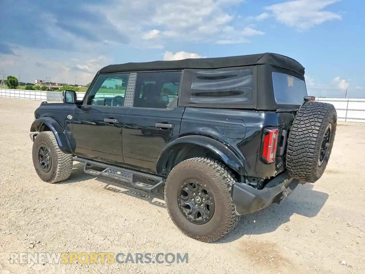 2 Photograph of a damaged car 1FMEE5DPXNLB00572 FORD BRONCO 2022