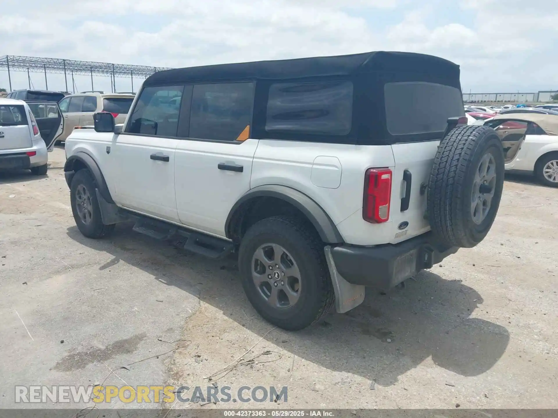 3 Photograph of a damaged car 1FMDE5BH2PLB19935 FORD BRONCO 2023