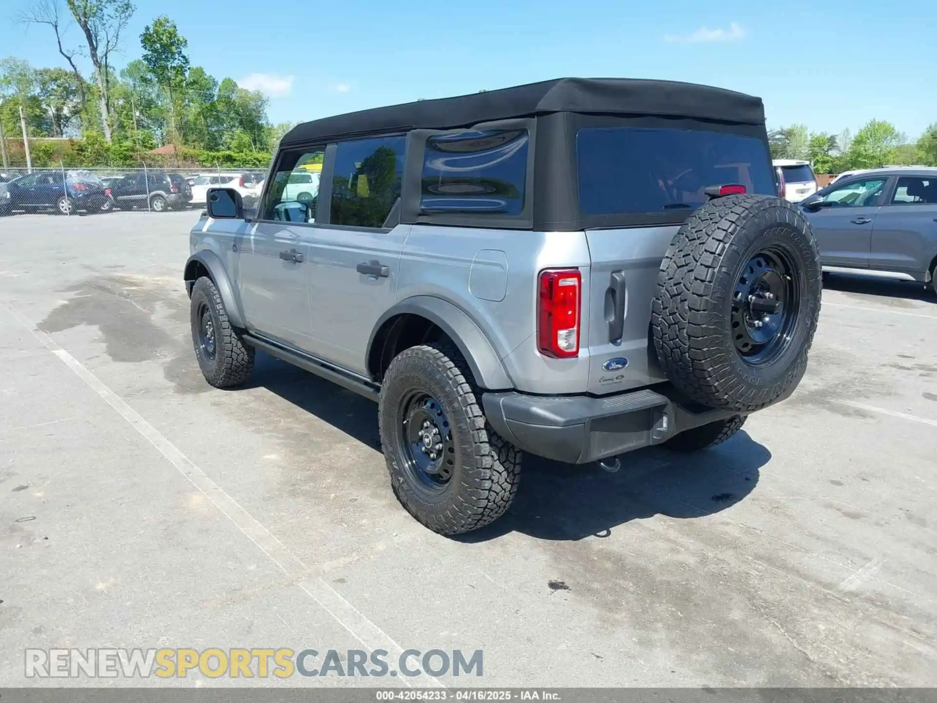 3 Photograph of a damaged car 1FMDE5BH4PLB24666 FORD BRONCO 2023