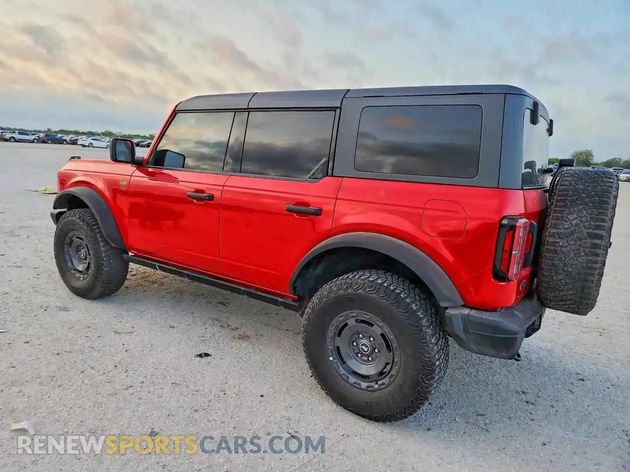 2 fotografías del automóvil dañado 1FMEE5DP0PLC10839 FORD BRONCO 2023