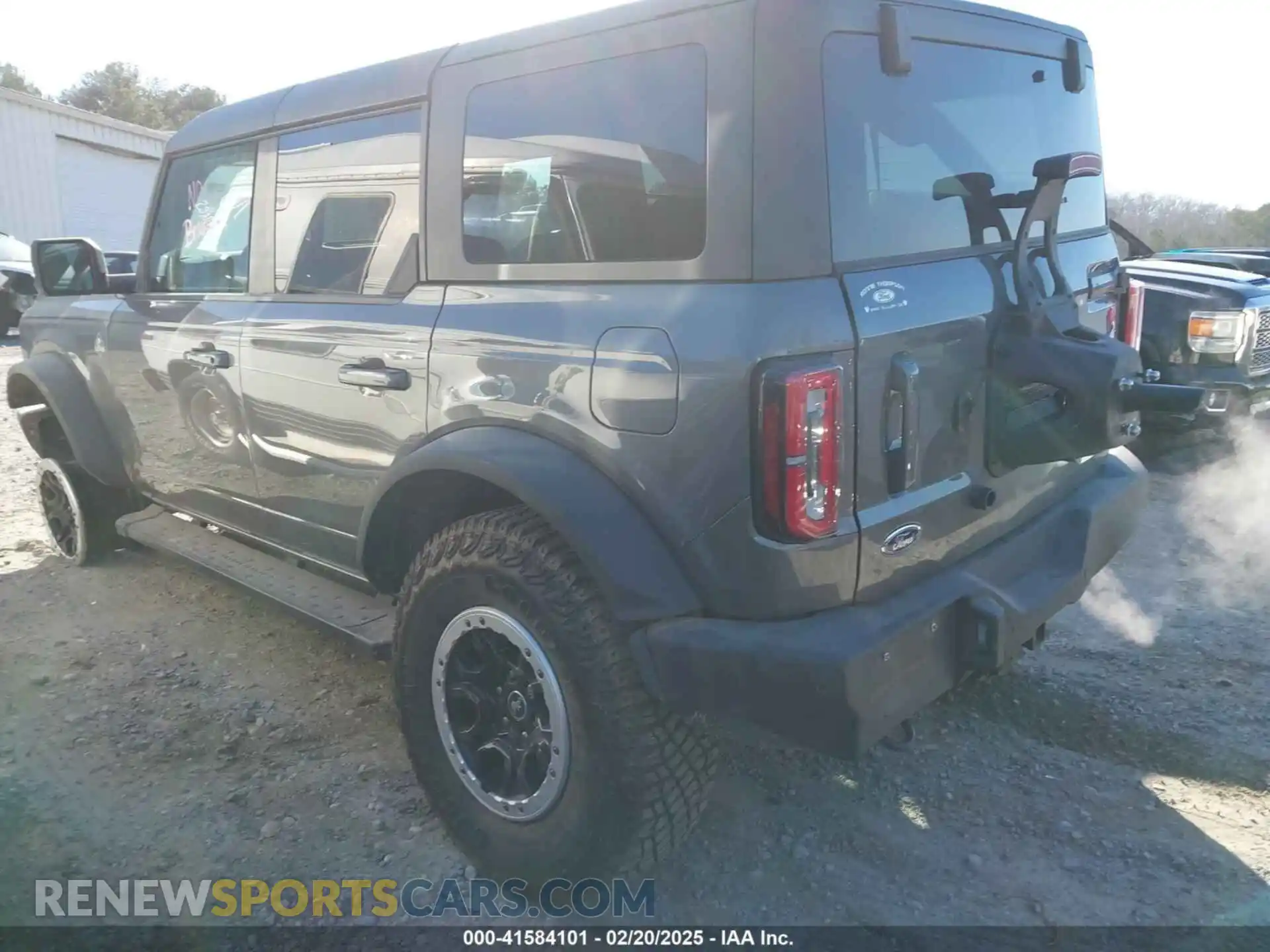3 Photograph of a damaged car 1FMEE5DP1PLB40946 FORD BRONCO 2023