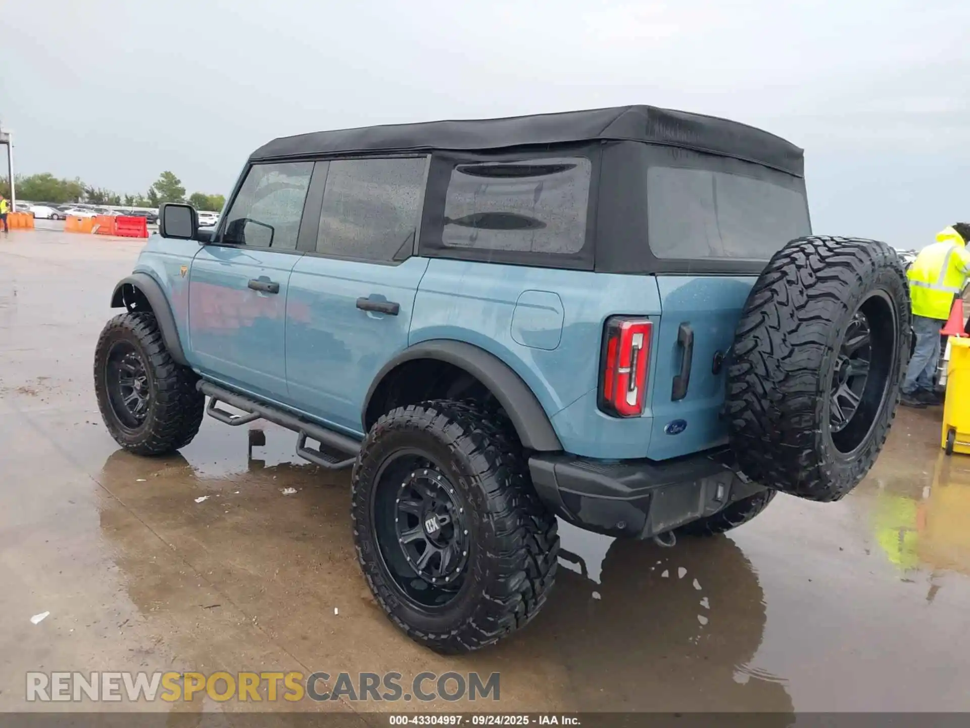 3 Photograph of a damaged car 1FMEE5DP7PLB80237 FORD BRONCO 2023