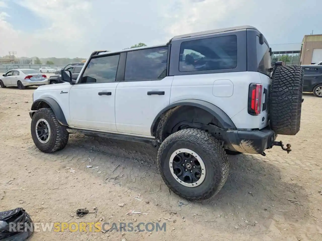 2 fotografías del automóvil dañado 1FMEE5DP9PLC06966 FORD BRONCO 2023