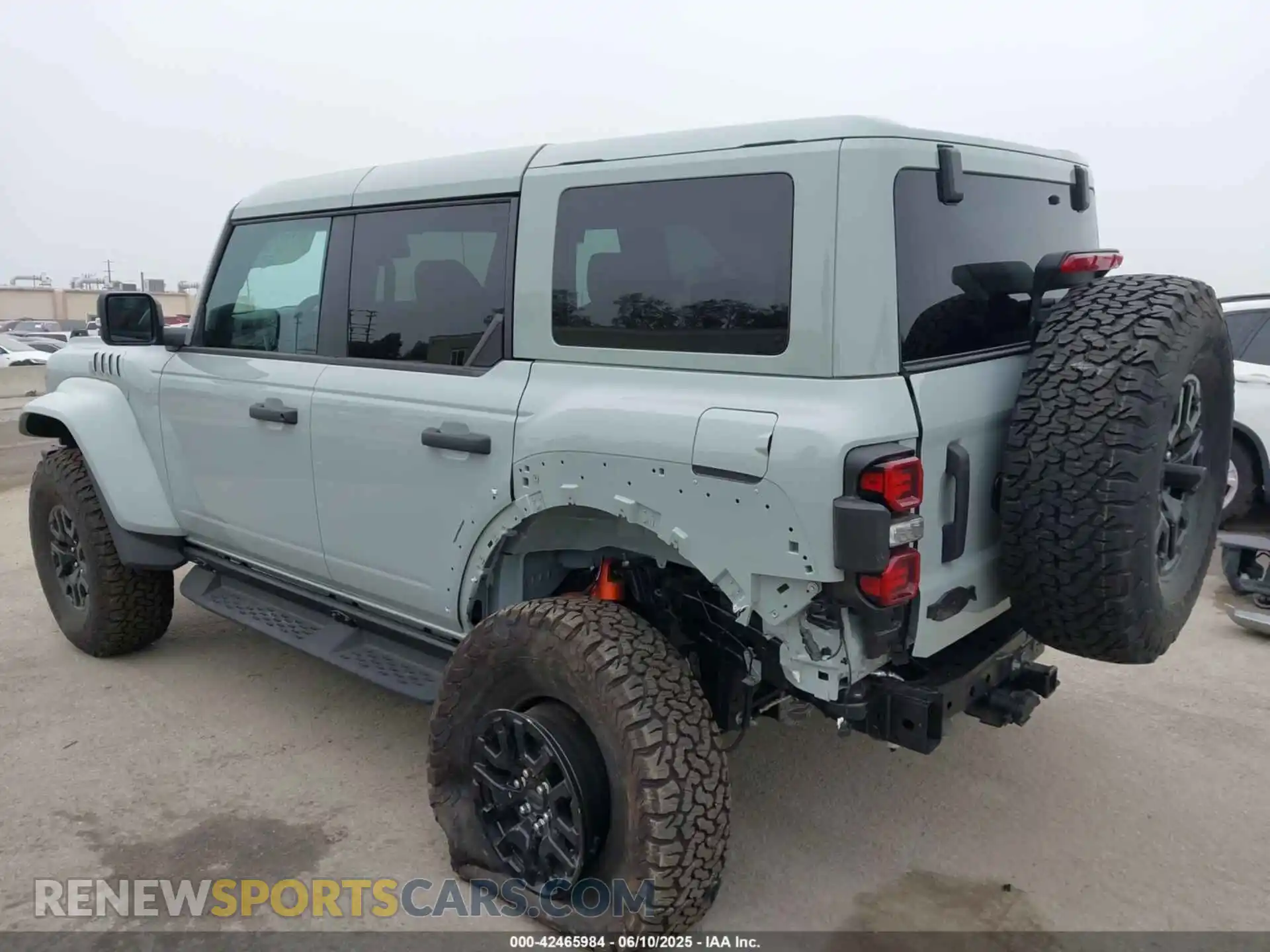3 Photograph of a damaged car 1FMEE0RRXRLB33753 FORD BRONCO 2024