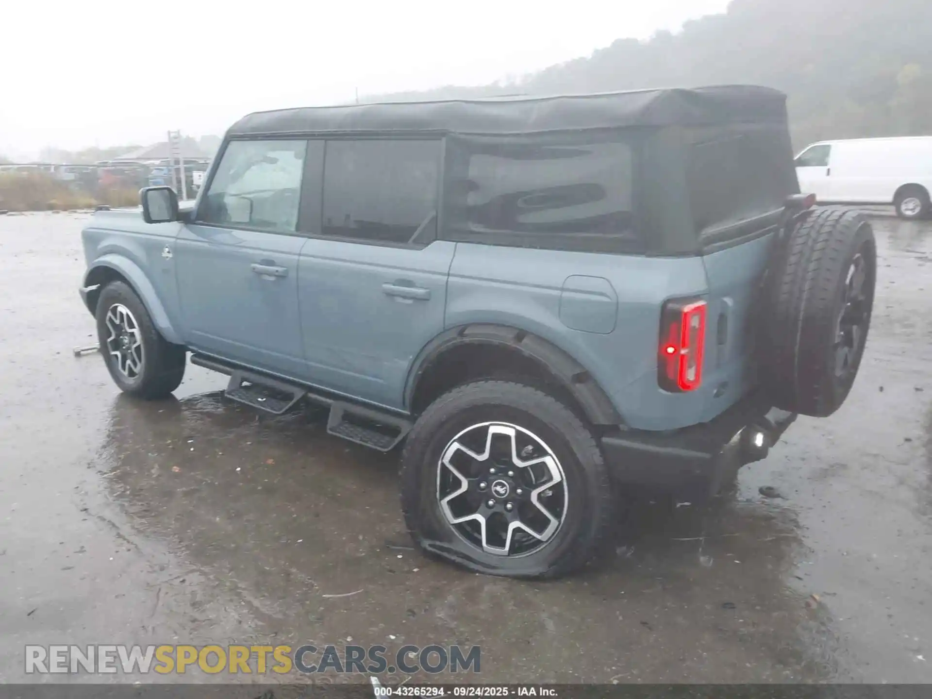 3 Photograph of a damaged car 1FMEE8BP7RLA47307 FORD BRONCO 2024