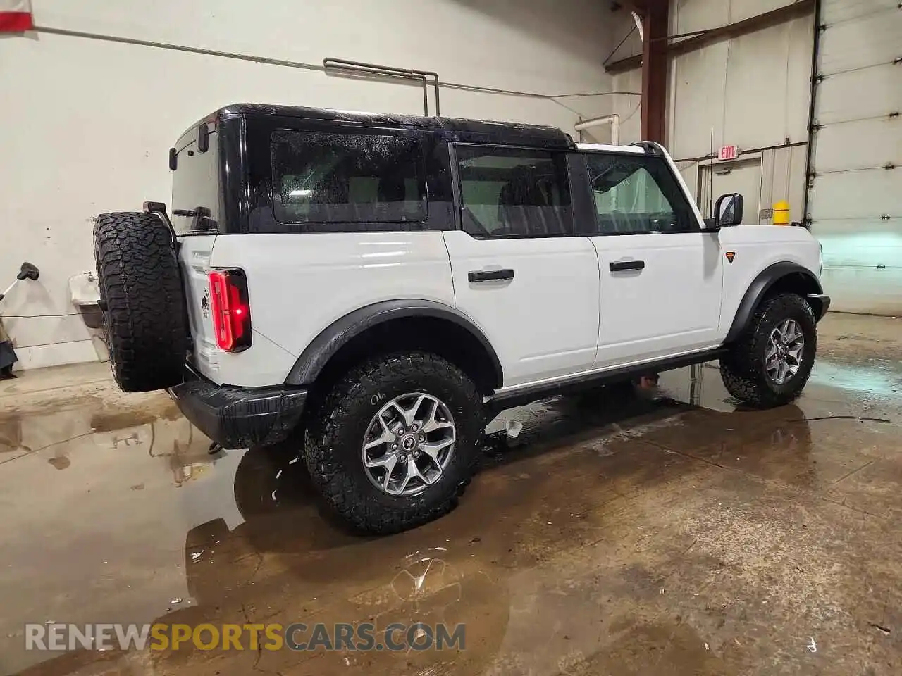 3 Photograph of a damaged car 1FMEE9BPXSLA56823 FORD BRONCO 2025