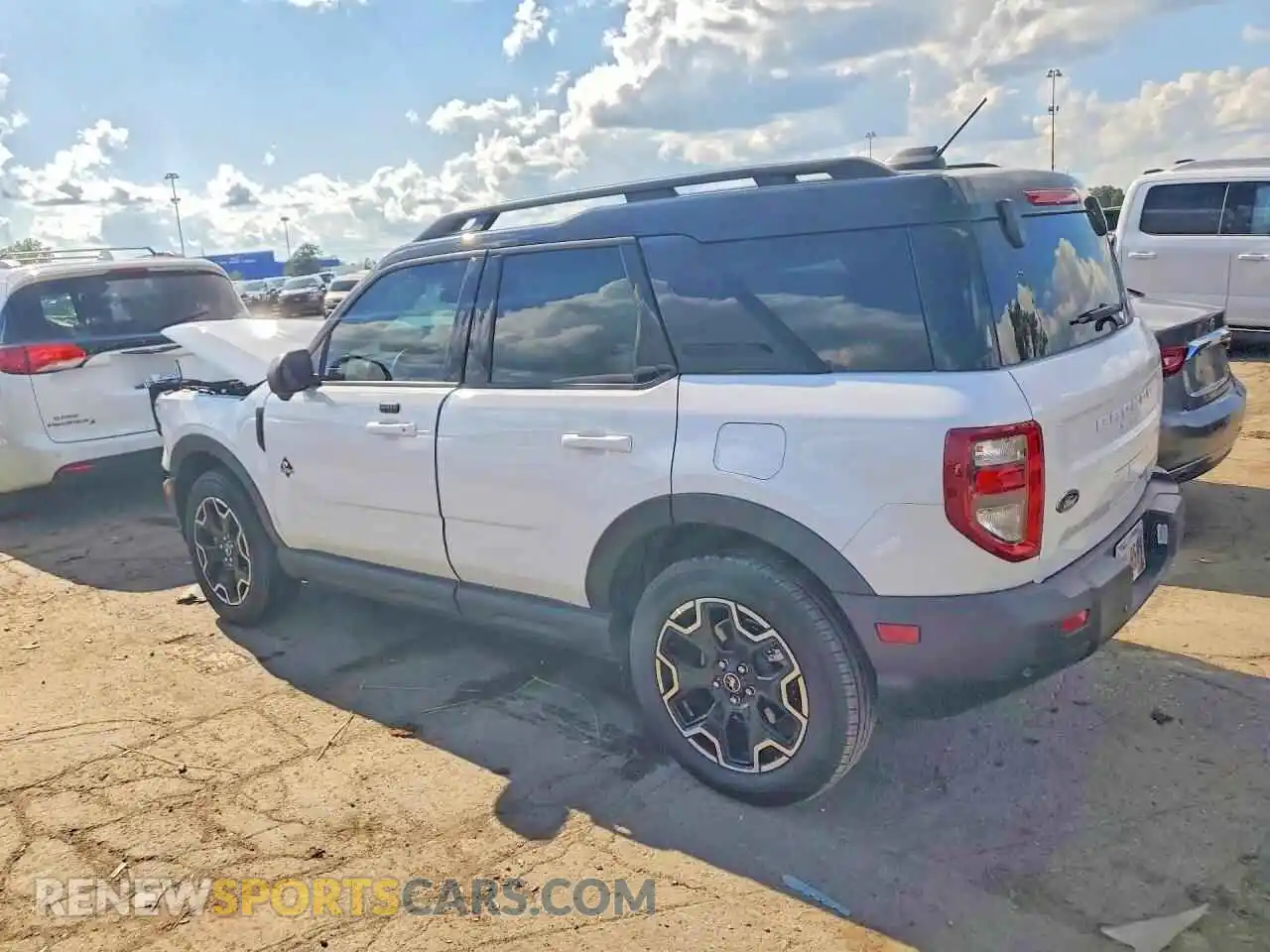 2 fotografías del automóvil dañado 3FMCR9CN7SRE70779 FORD BRONCO 2025