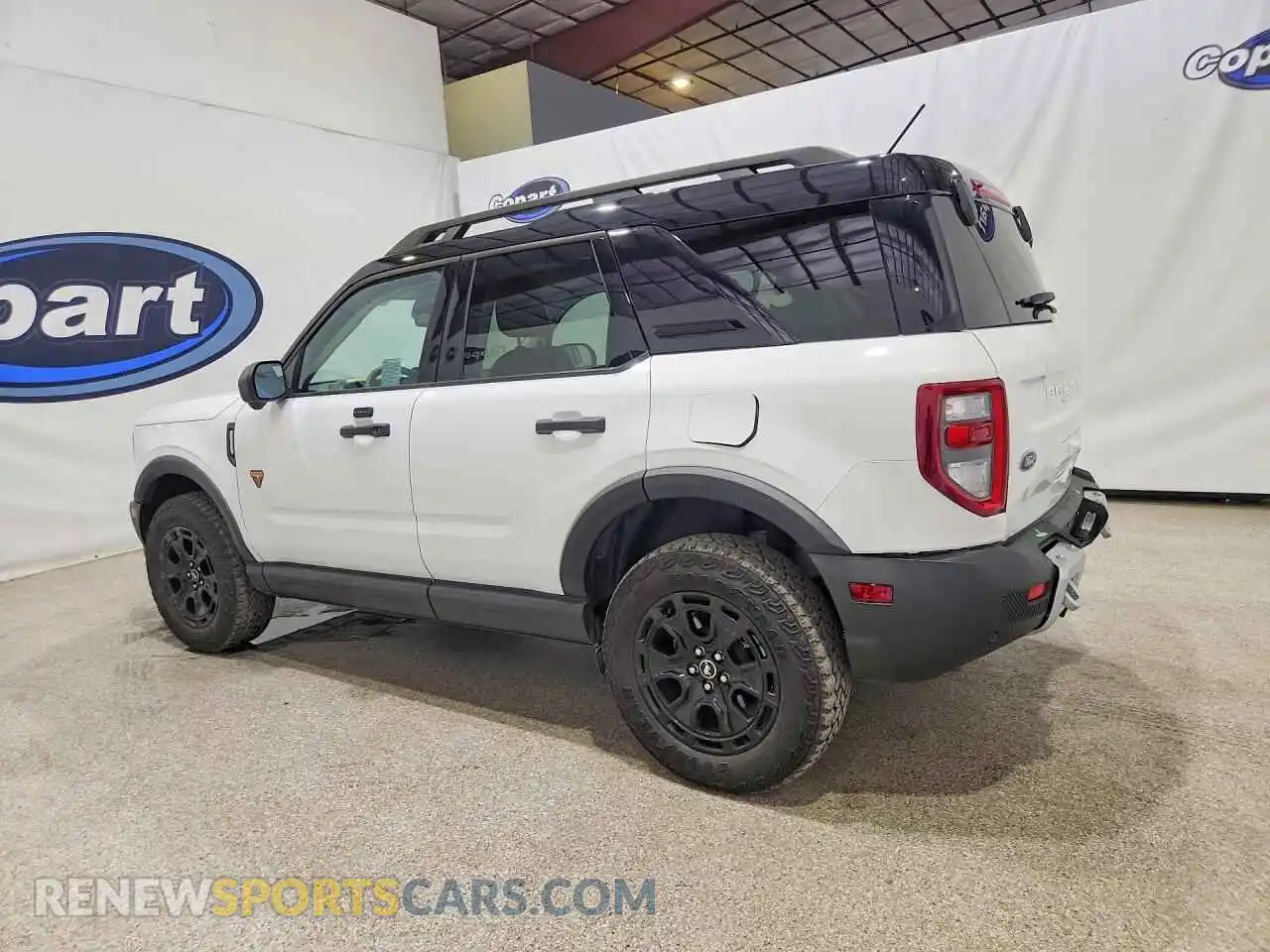 2 fotografías del automóvil dañado 3FMCR9DA7SRE67473 FORD BRONCO 2025