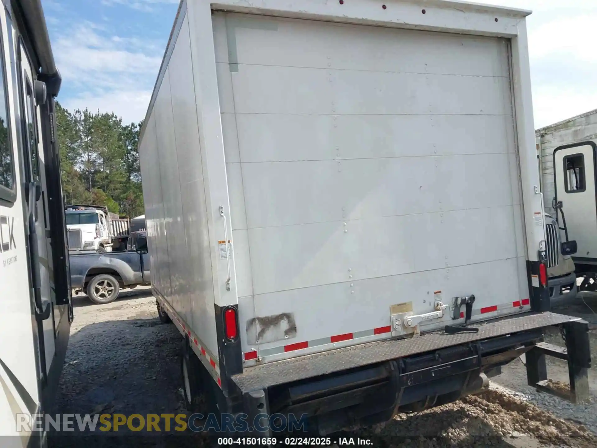3 Photograph of a damaged car 1FDWE3FS7KDC32236 FORD E-350 CUTAWAY 2019