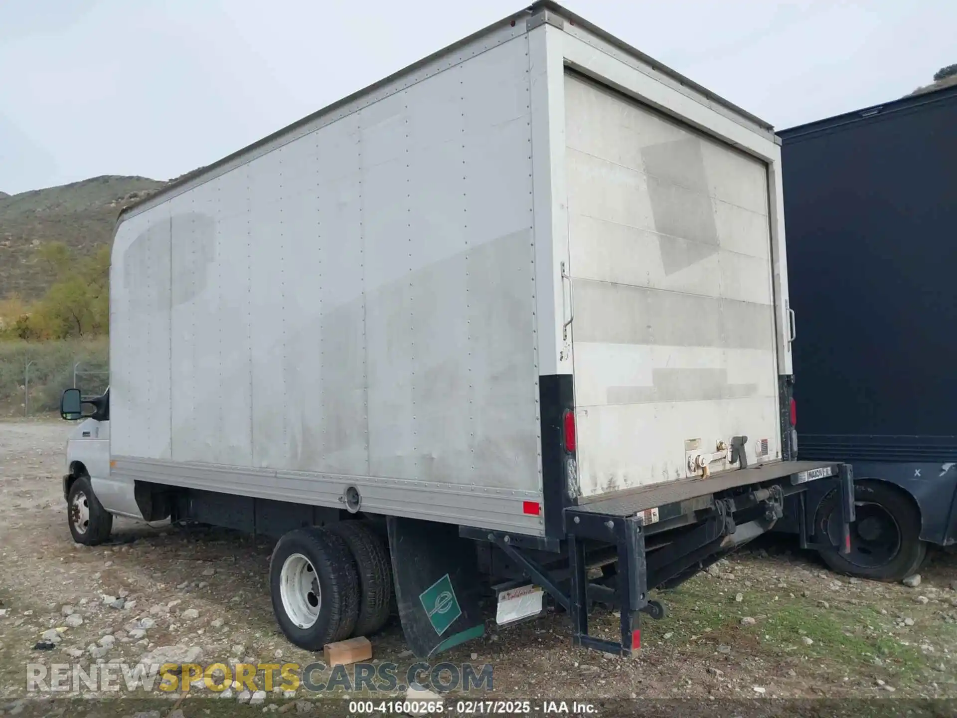 3 Photograph of a damaged car 1FDWE3FS7KDC42457 FORD E-350 CUTAWAY 2019
