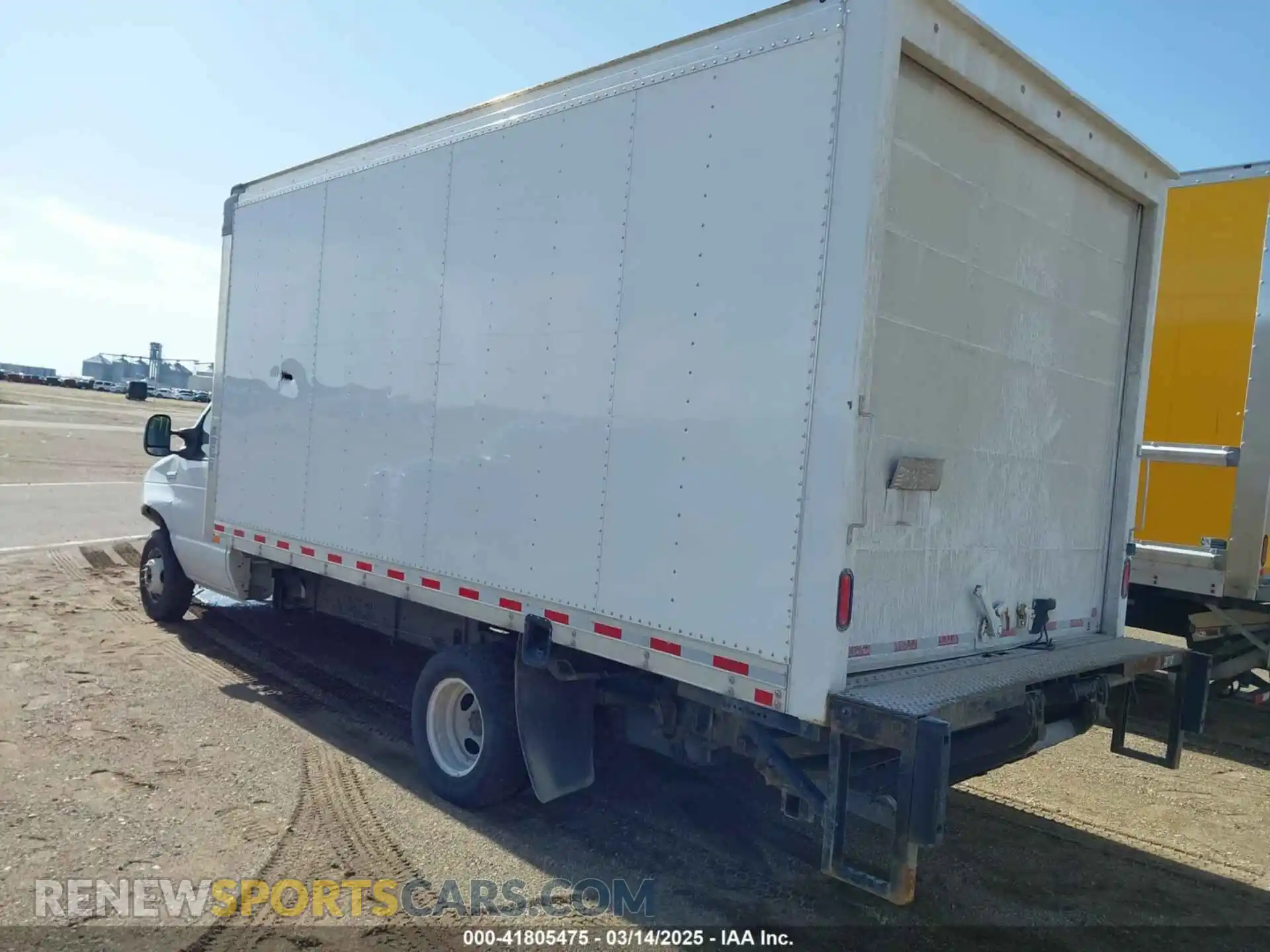 3 Photograph of a damaged car 1FDWE3FSXKDC02583 FORD E-350 CUTAWAY 2019