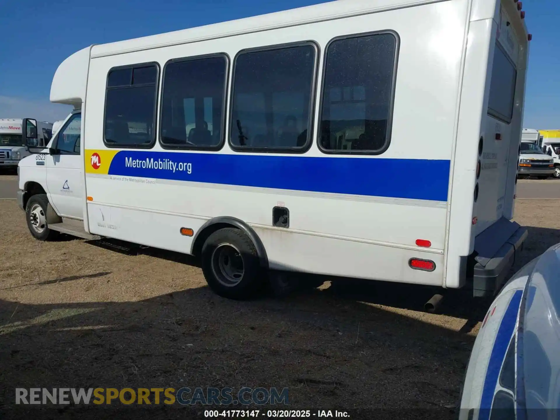 3 Photograph of a damaged car 1FDFE4FS2KDC60614 FORD E-450 CUTAWAY 2019