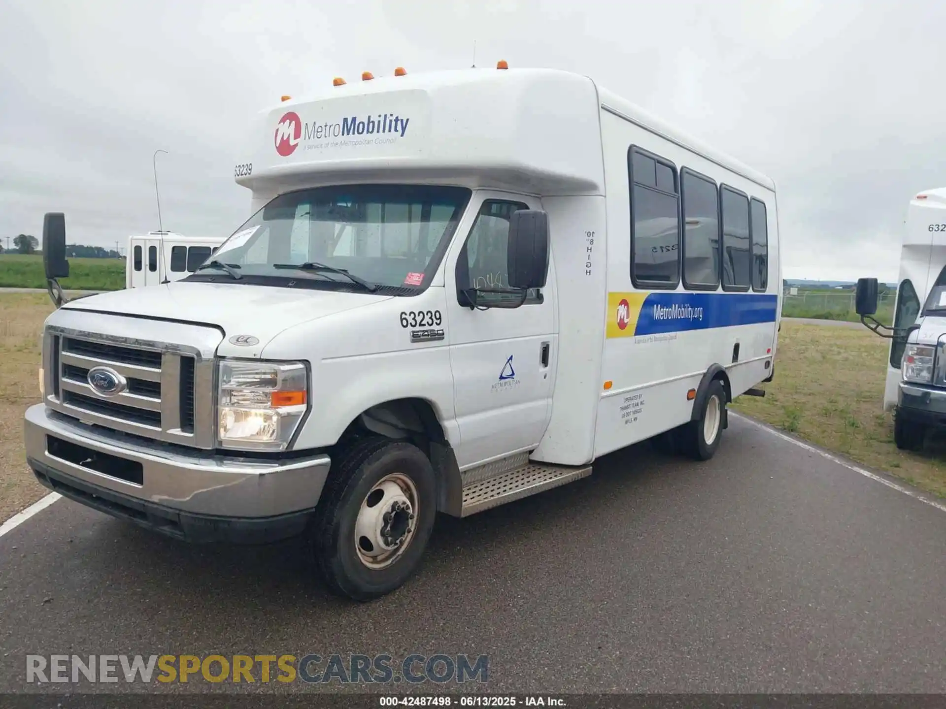 2 Photograph of a damaged car 1FDFE4FS3KDC56135 FORD E-450 CUTAWAY 2019