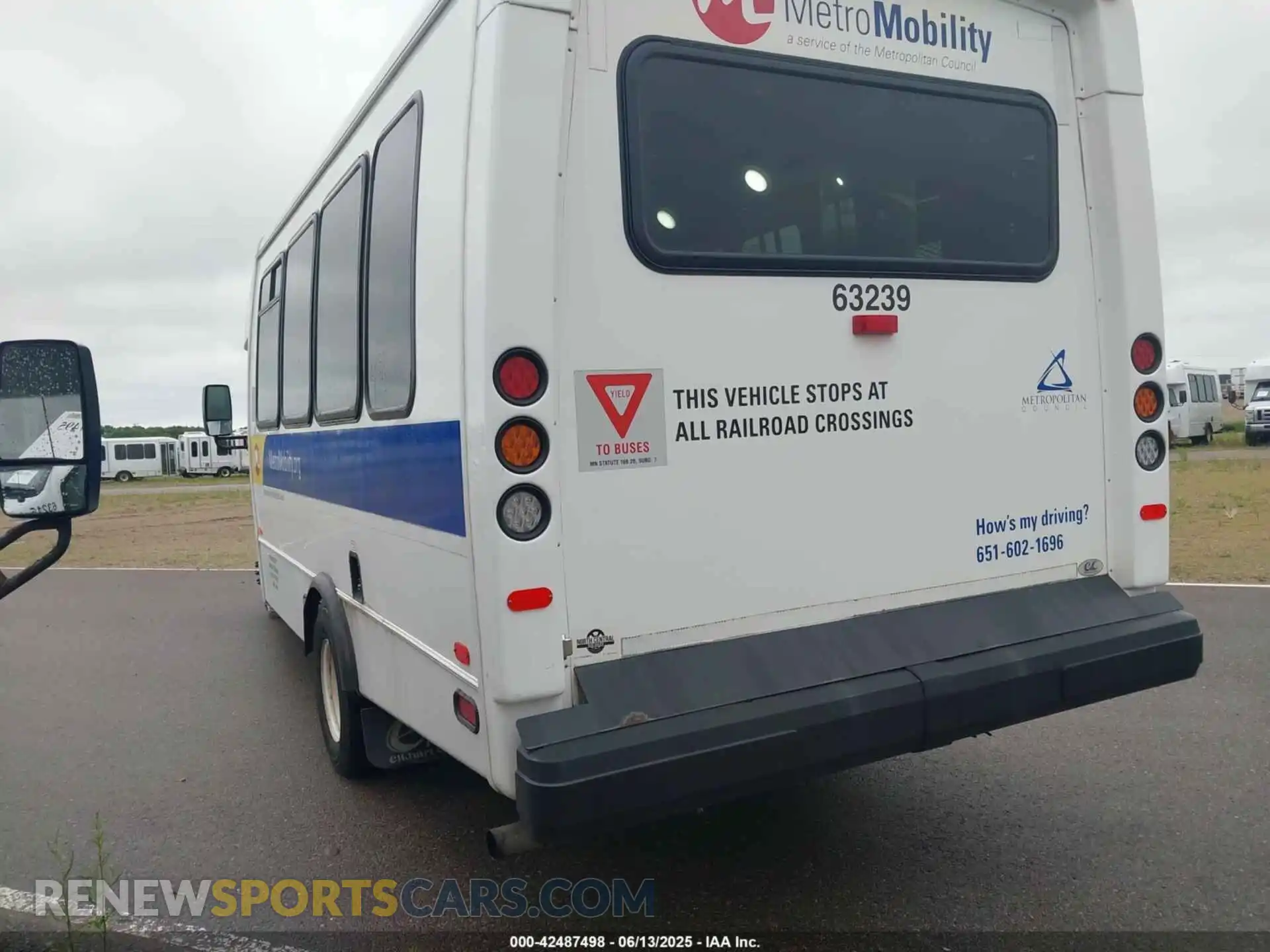 3 Photograph of a damaged car 1FDFE4FS3KDC56135 FORD E-450 CUTAWAY 2019