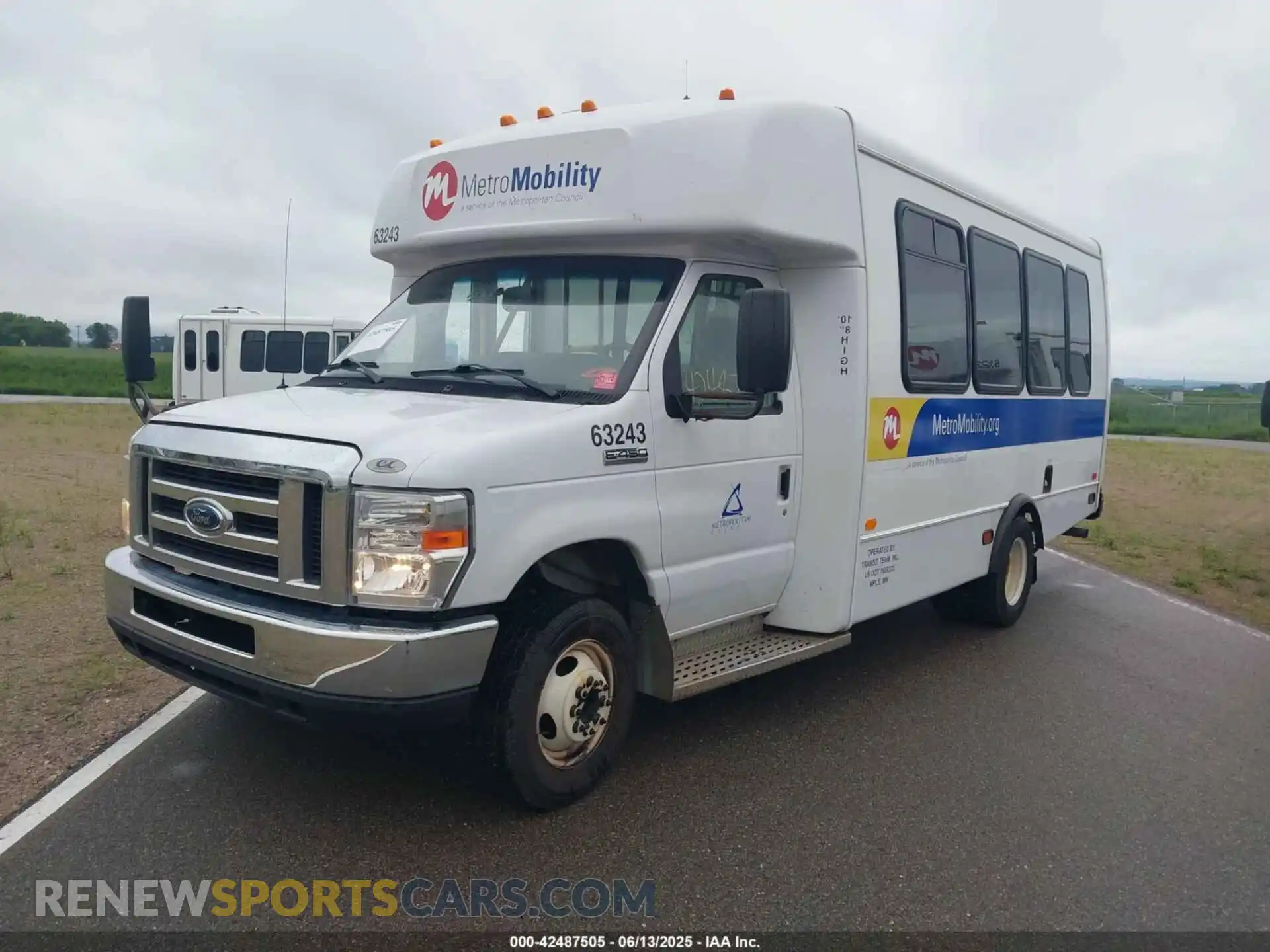 2 Photograph of a damaged car 1FDFE4FS3KDC56152 FORD E-450 CUTAWAY 2019