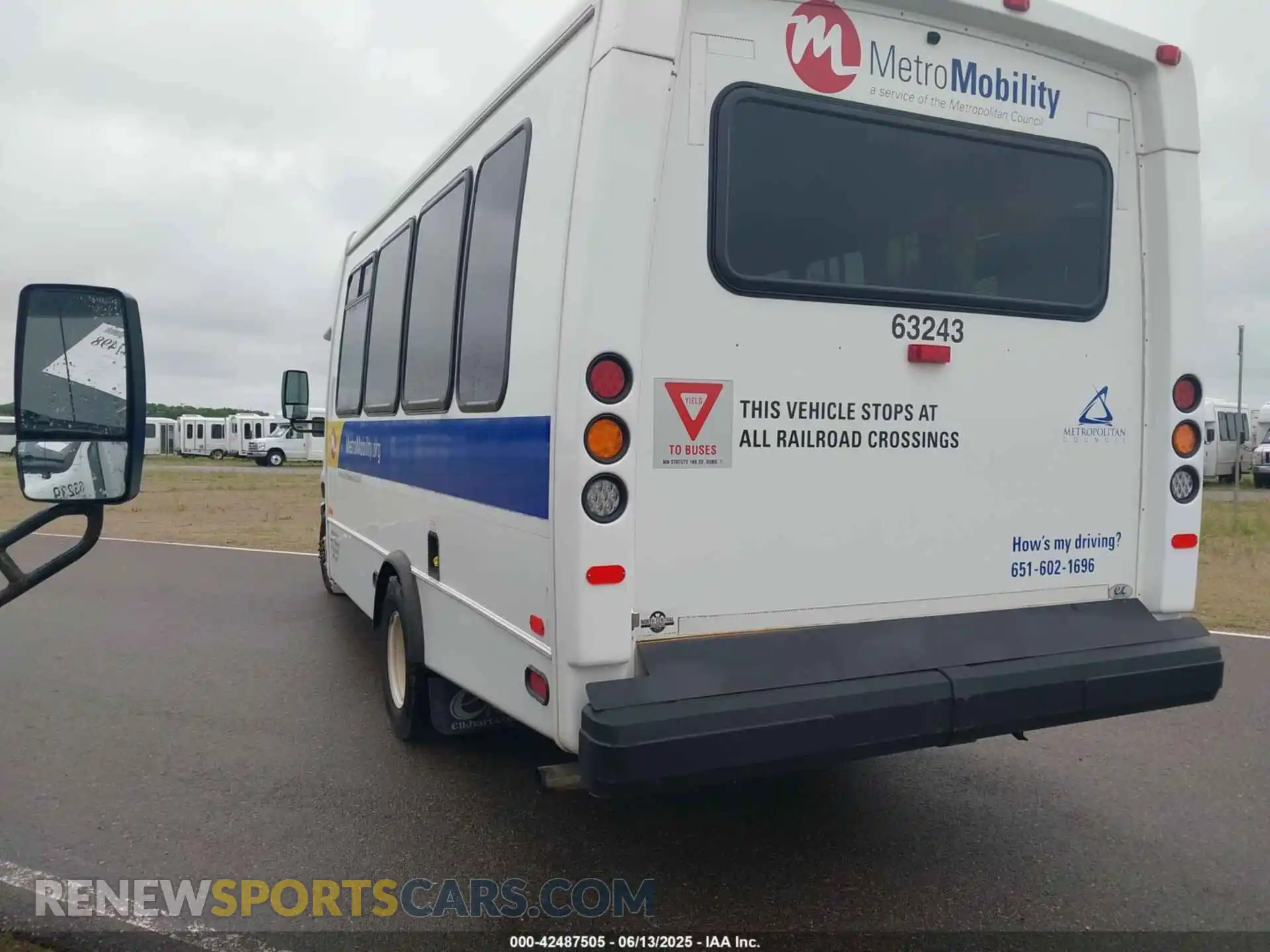 3 Photograph of a damaged car 1FDFE4FS3KDC56152 FORD E-450 CUTAWAY 2019