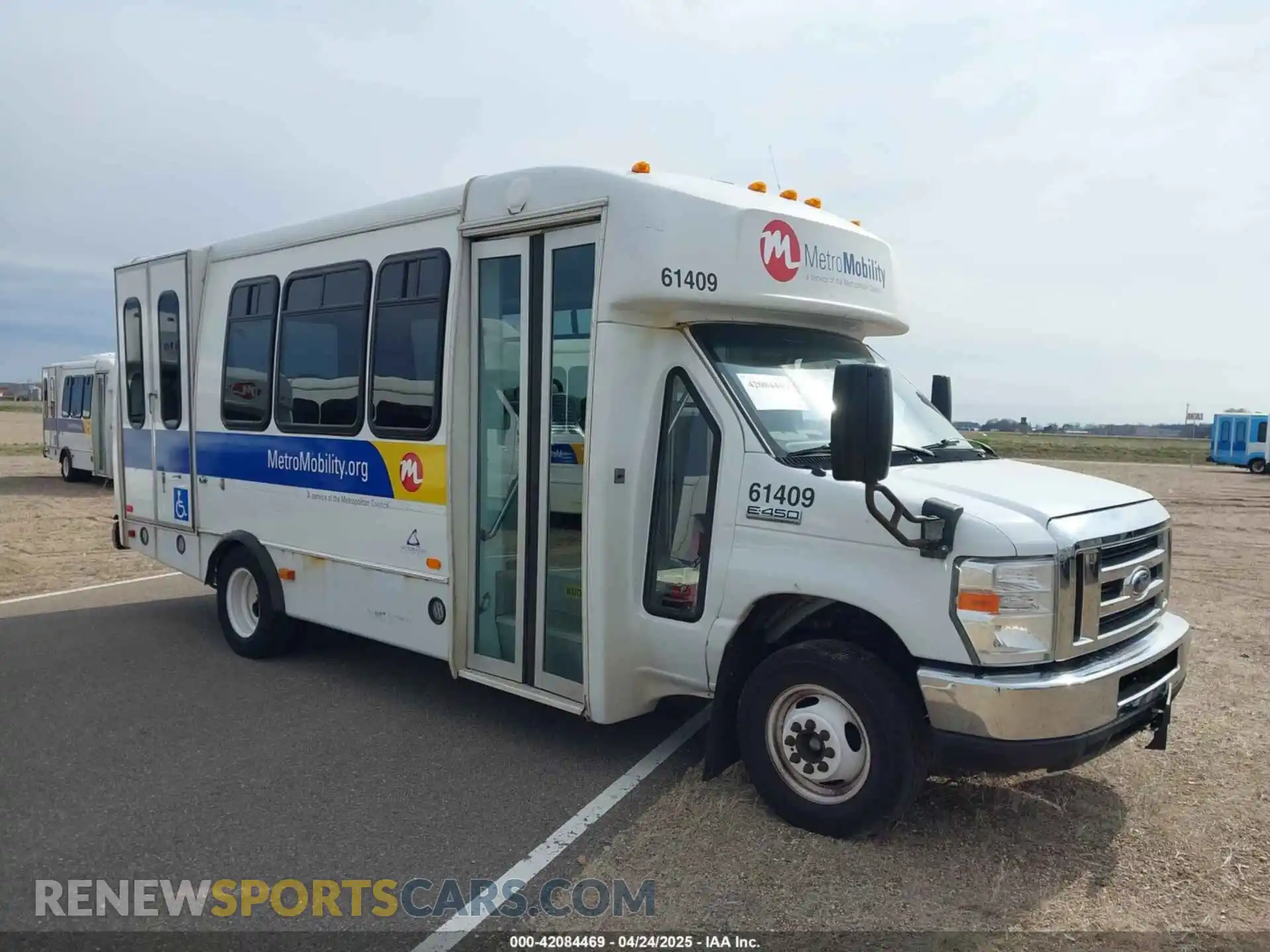 1 Photograph of a damaged car 1FDFE4FS5KDC31009 FORD E-450 CUTAWAY 2019