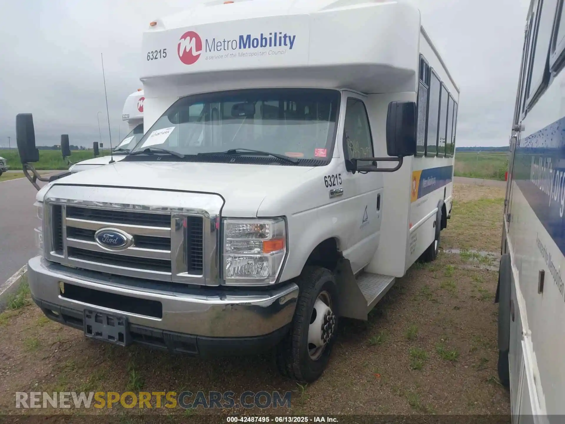 2 Photograph of a damaged car 1FDFE4FS5KDC32029 FORD E-450 CUTAWAY 2019