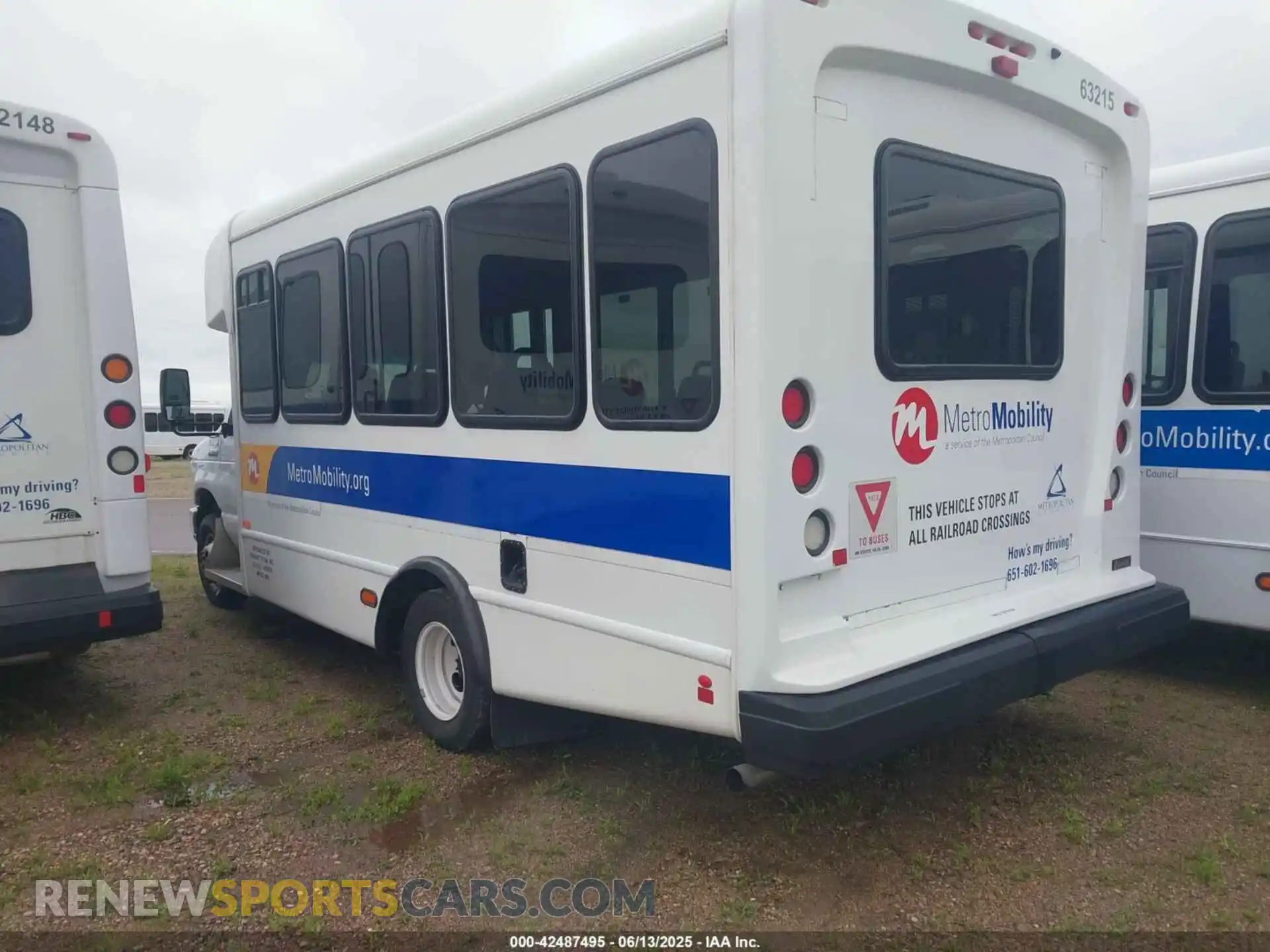3 Photograph of a damaged car 1FDFE4FS5KDC32029 FORD E-450 CUTAWAY 2019