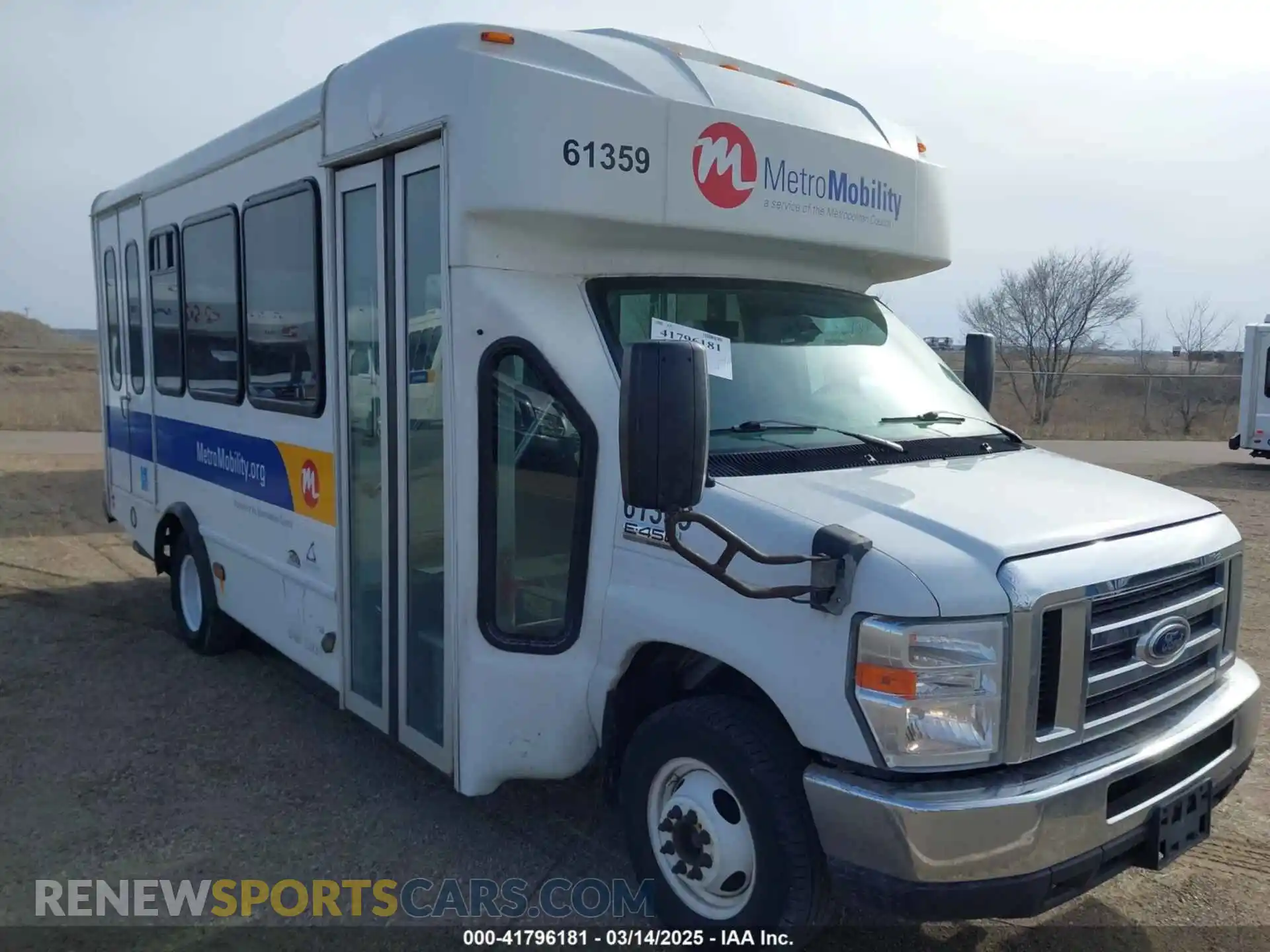 1 Photograph of a damaged car 1FDFE4FS7KDC32033 FORD E-450 CUTAWAY 2019