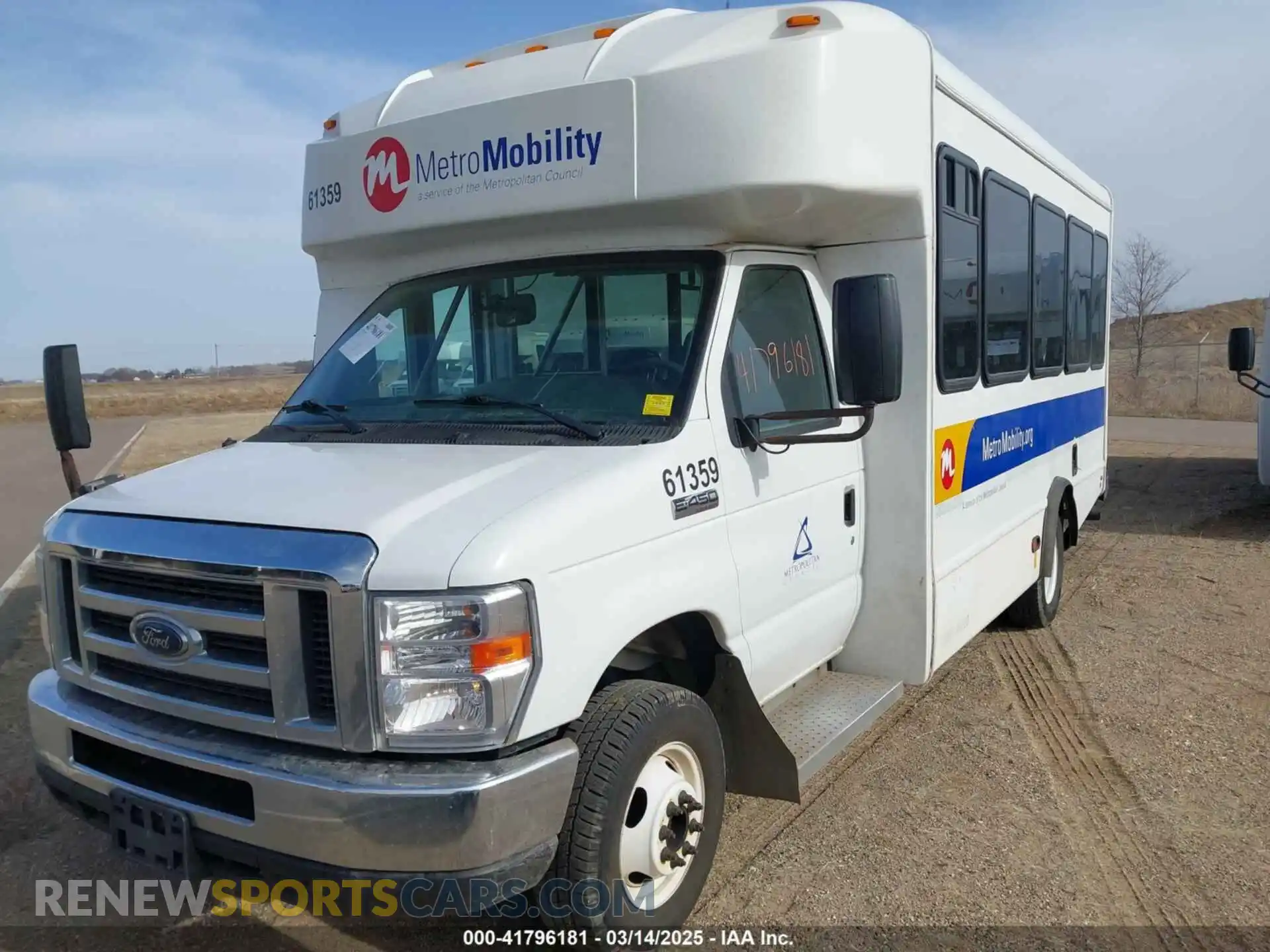 2 Photograph of a damaged car 1FDFE4FS7KDC32033 FORD E-450 CUTAWAY 2019