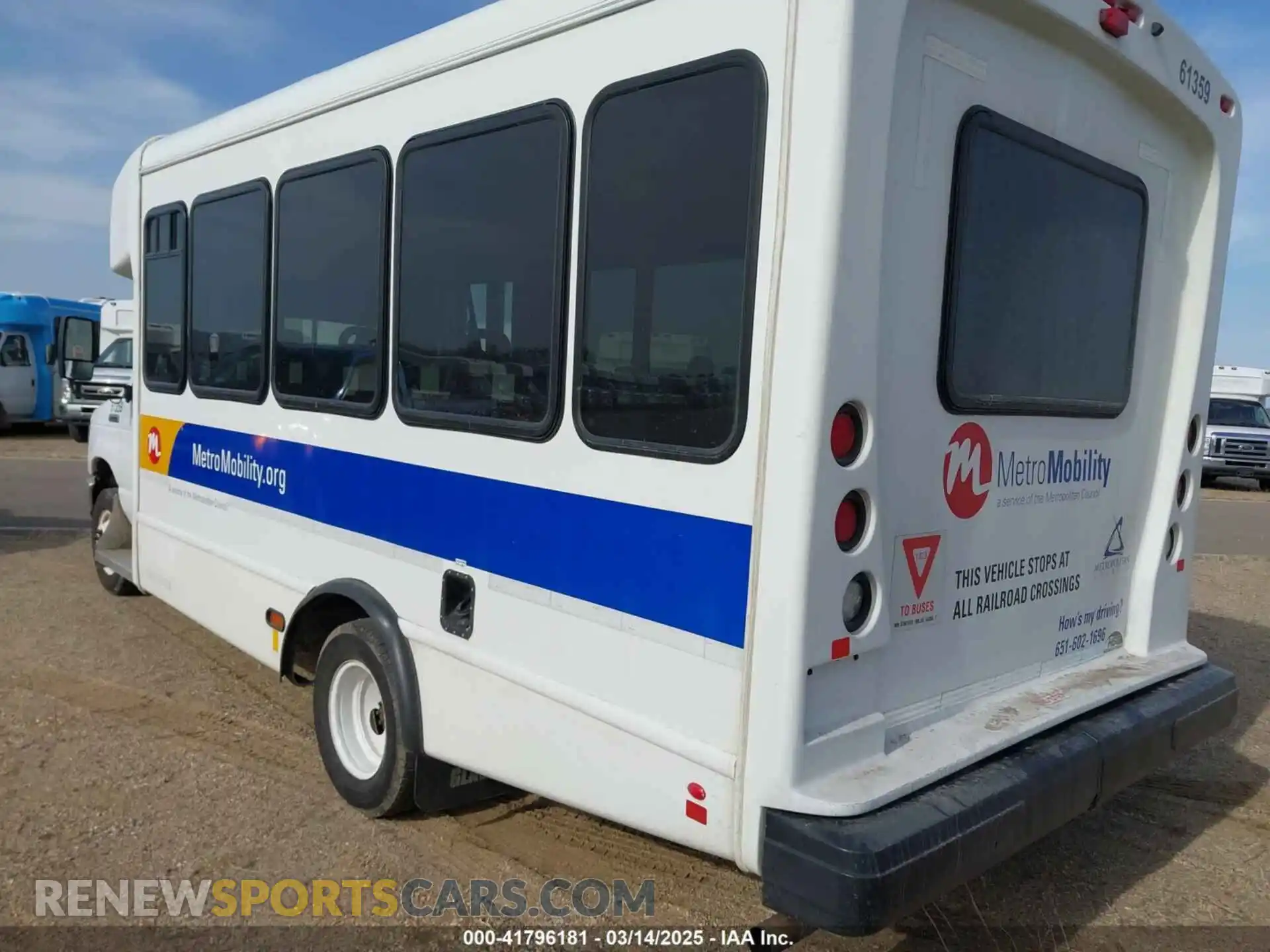 3 Photograph of a damaged car 1FDFE4FS7KDC32033 FORD E-450 CUTAWAY 2019