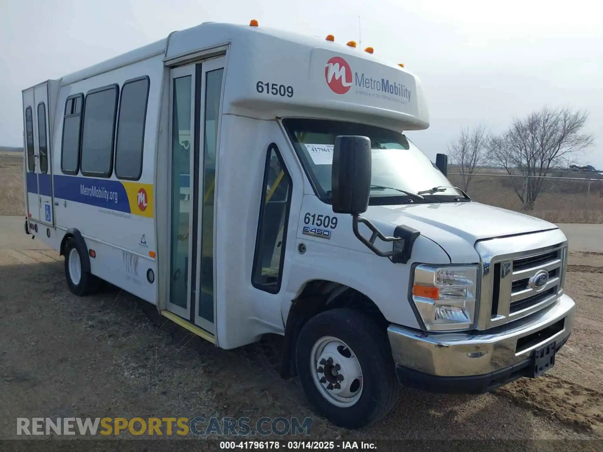1 Photograph of a damaged car 1FDFE4FS9KDC59671 FORD E-450 CUTAWAY 2019