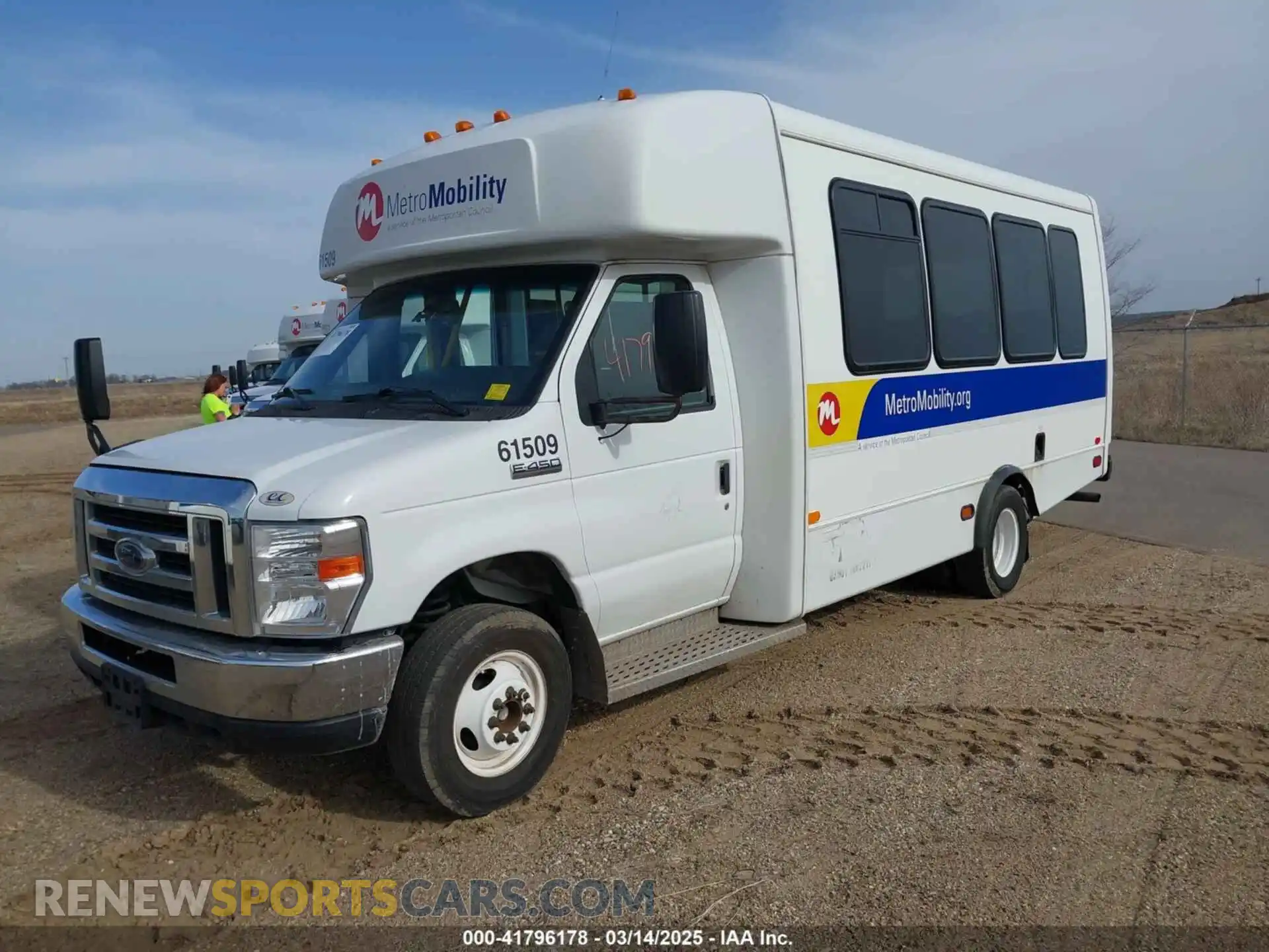 2 Photograph of a damaged car 1FDFE4FS9KDC59671 FORD E-450 CUTAWAY 2019
