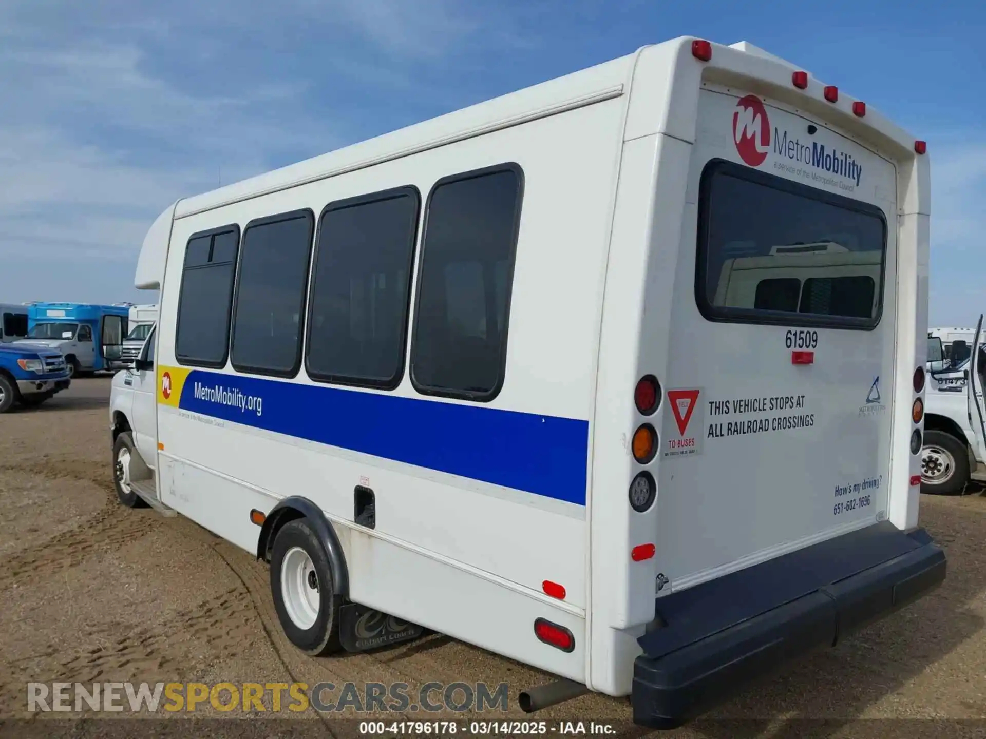 3 Photograph of a damaged car 1FDFE4FS9KDC59671 FORD E-450 CUTAWAY 2019