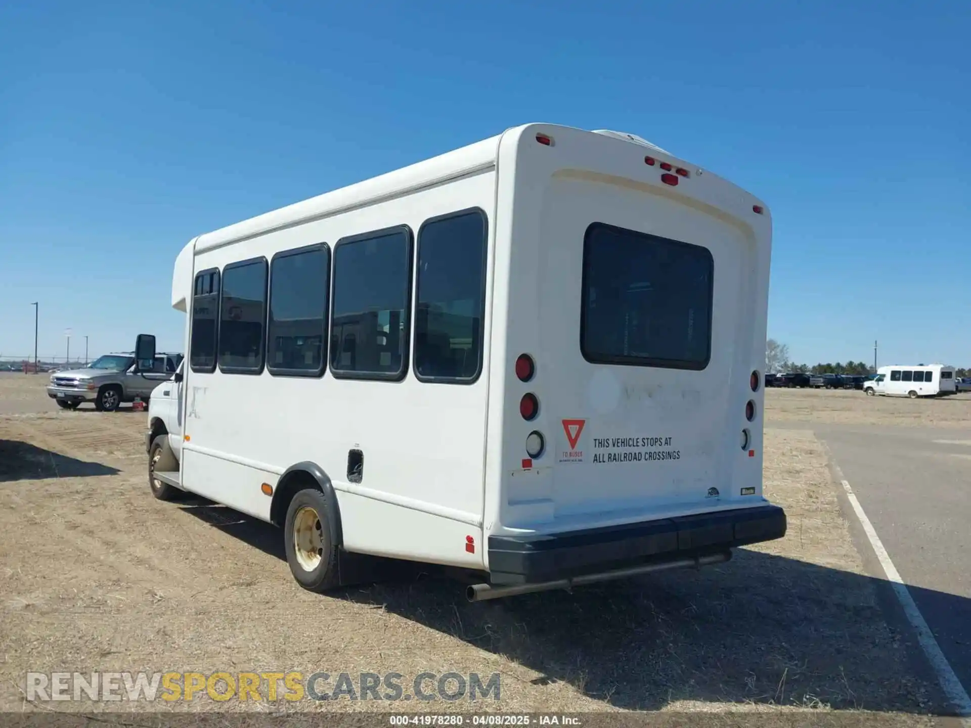 3 fotografías del automóvil dañado 1FDFE4FSXKDC32026 FORD E-450 CUTAWAY 2019