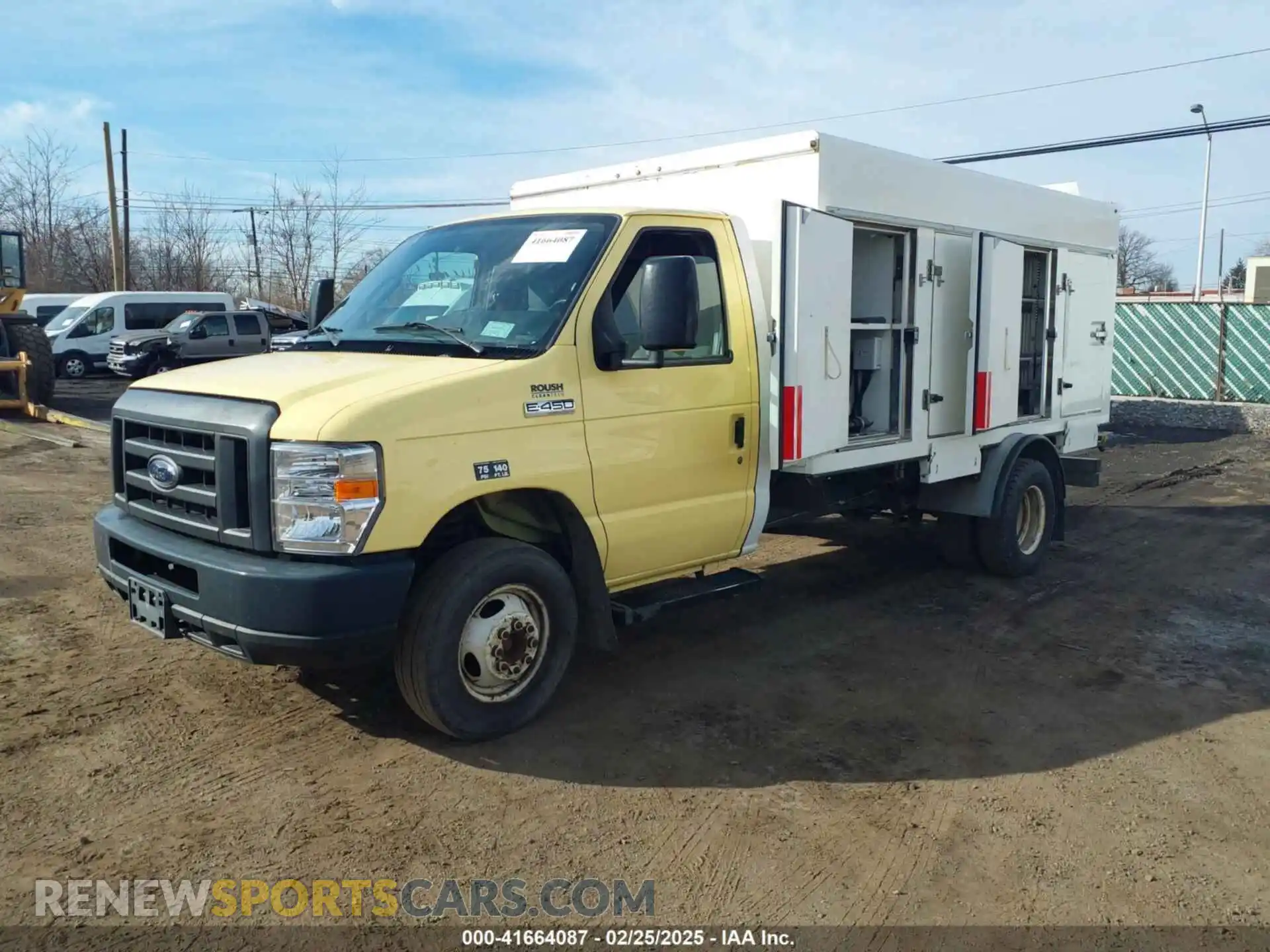2 fotografías del automóvil dañado 1FDXE4FS4KDC52244 FORD E-450 CUTAWAY 2019